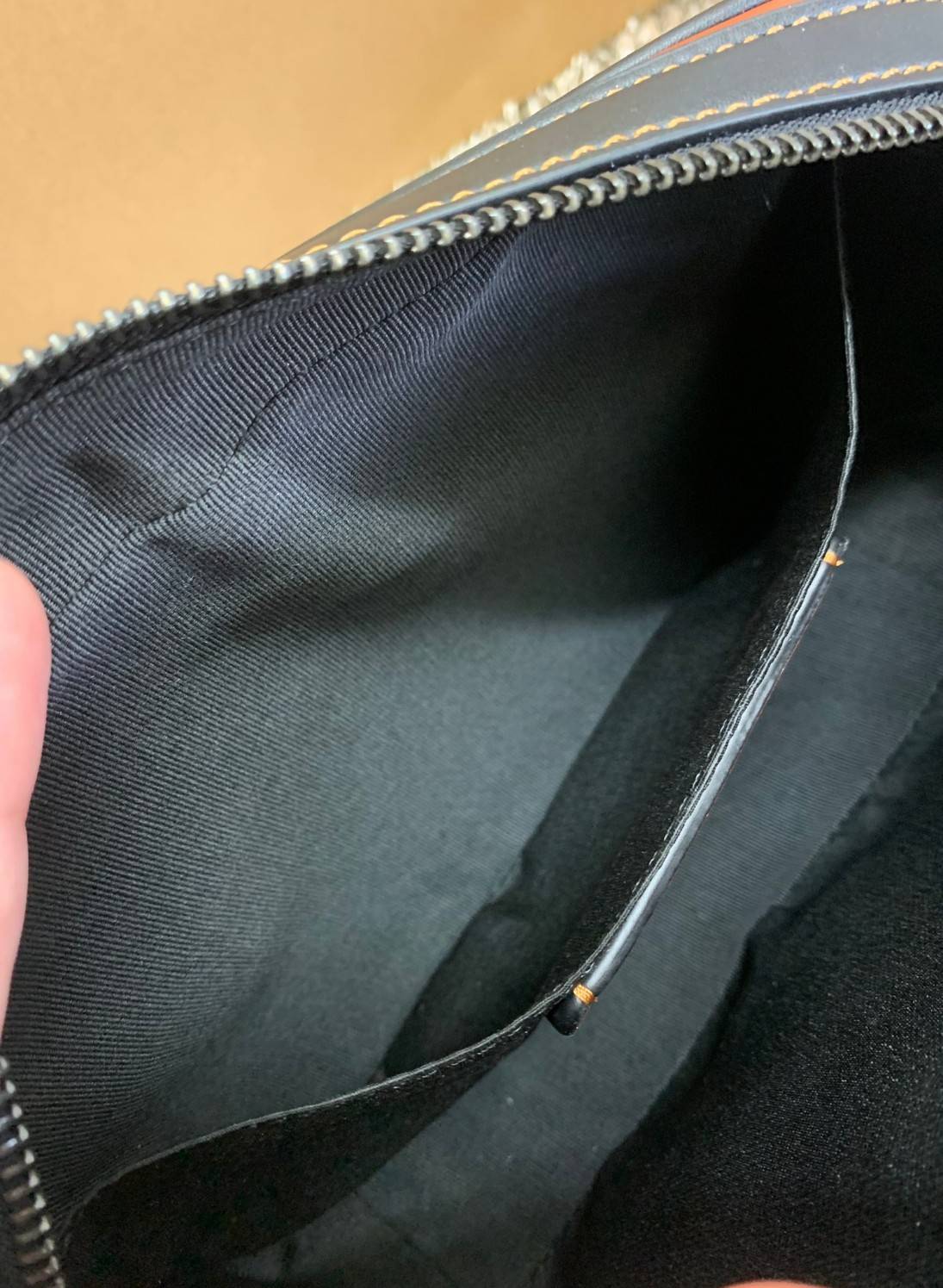 3สีเข้าใหม่งานคุณภาพอีกแล้วคับท่านน ทั้งสี ทั้งหนังสวยมากๆค่าา!! COACH GRAHAM CROSSBODY BAG ((39946)) พร้อมส่ง! กระเป๋าสะพายแบบครอสบอดี้ร์ ใช้ได้ทั้งชาย//หญิง หนังแท้อย่างดี เรียบหรูค่ะ ด้านหน้ามีช่องซิปซ่อนให้หนึ่งช่อง ช่องซิปหลักกว้าง ใส่ของจำเป็นได้ครบ