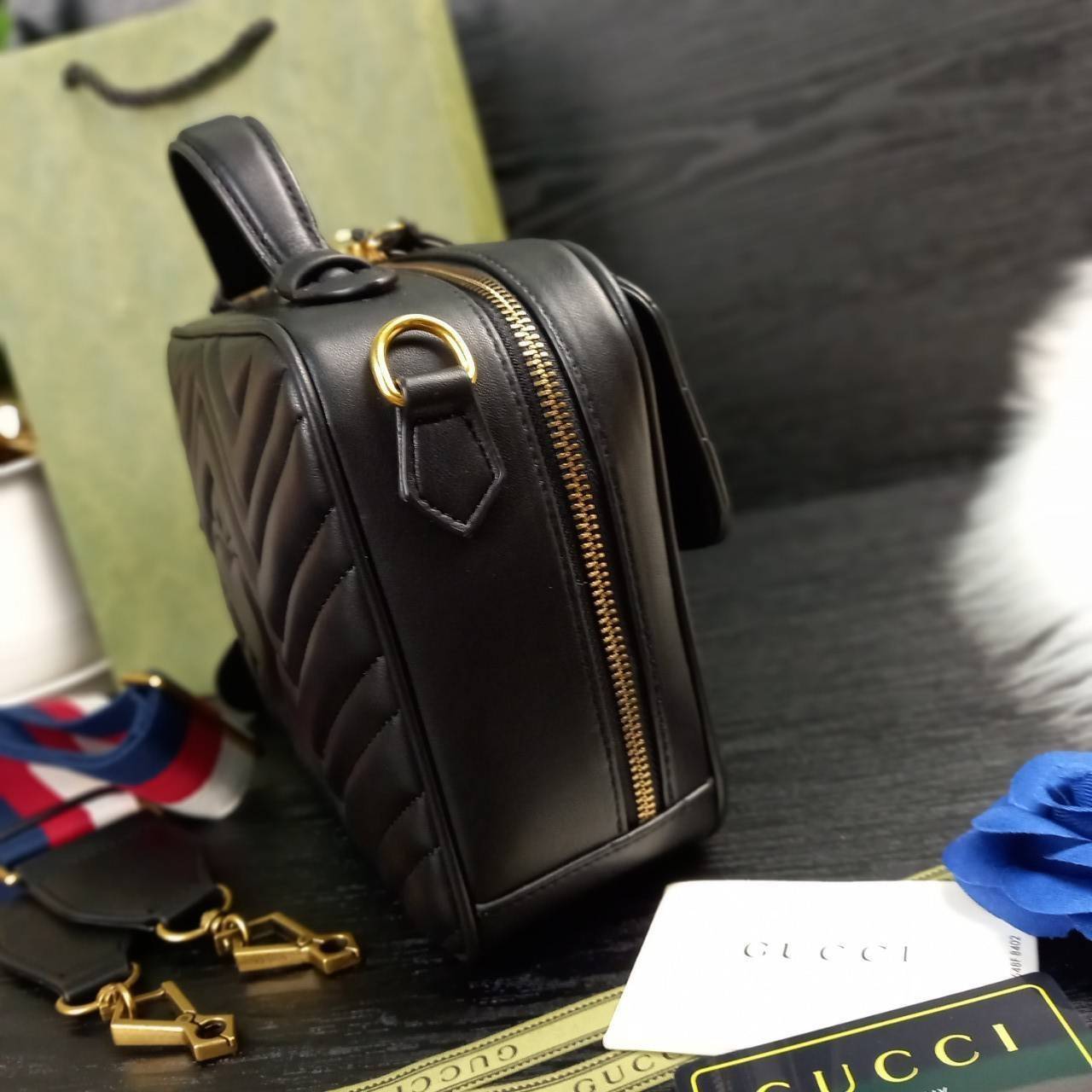 VIP GUCCI GG MARMONT TOP HANDLE SHOULDER BAG / BOLSA GG MATELASSE กระเป๋าถือ กระเป๋าสะพาย คอลเลคชั่นสุดหรู มาพร้อมสายสปอร์ตสะพายยาว สามารถปรับระดับได้ ถอดได้ เป็นอีกรุ่นที่โดดเด่นมากๆ การใช้งานคล้องตัวสุดๆ โดดเด่นด้วยโลโก้ GG ขนาดใหญ่เป็นเอกลักษณ์