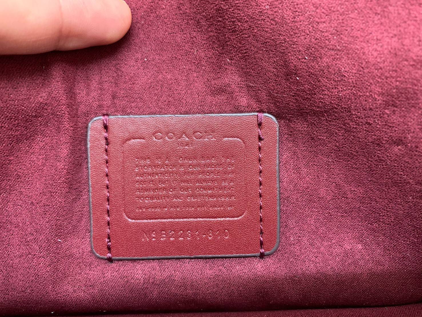 COACH TABBY CROSSBODY WITH WILDFLOWER PRINT ((810)) พร้อมส่งที่ไทยค่ะ! กระเป๋าสะพายครอสบอดี้ร์หรือสามารถถือแบบคลัทออกงานสวยๆได้เลยนะคะ วัสดุหนังแท้ หนังนิ่มค่ะ