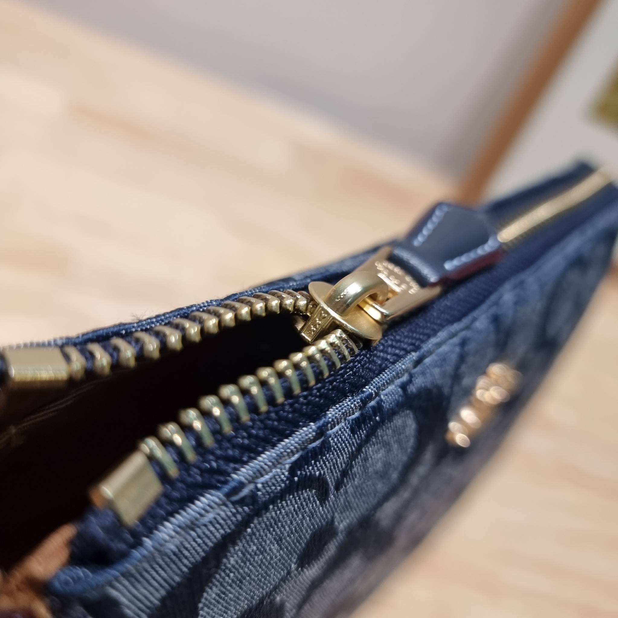 COACH Nolita 15 In Signature Chambray C8665 พร้อมส่ง คอลเลคชั่นใหม่ น่ารักน่าใช้ ในสไตล์คลาสสิค กระเป๋าทรงพอชขนาดมินิ สาวๆเห็นใบจริง ยังไงก็ต้องหลงรักไอเท็มนี้แน่นอนจ้า