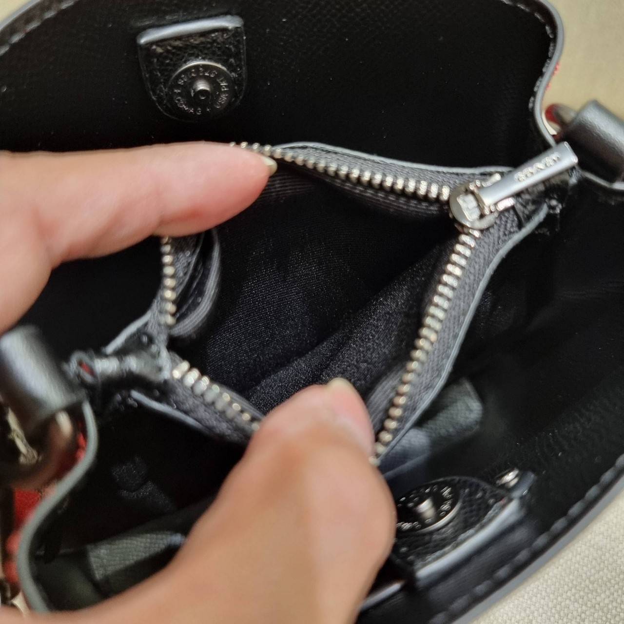 COACH MINI TOWN BUCKET BAG IN SIGNATURE CANVAS WITH VINTAGE MINI ROSE PRINT ((7270 7268 7267)) คอลเลคชั่นใหม่ล่าสุด!! น้องสาวคนสวยมาแล้วจ้า สดใสต้อนรับเทศกาลคริสต์มาส 🎅🎄 กระเป๋าบัคเก็ต ไซส์มินิ ใบจริงน่ารักม้าก!! น่าใช้แบบที่สุด วัสดุหนังแ