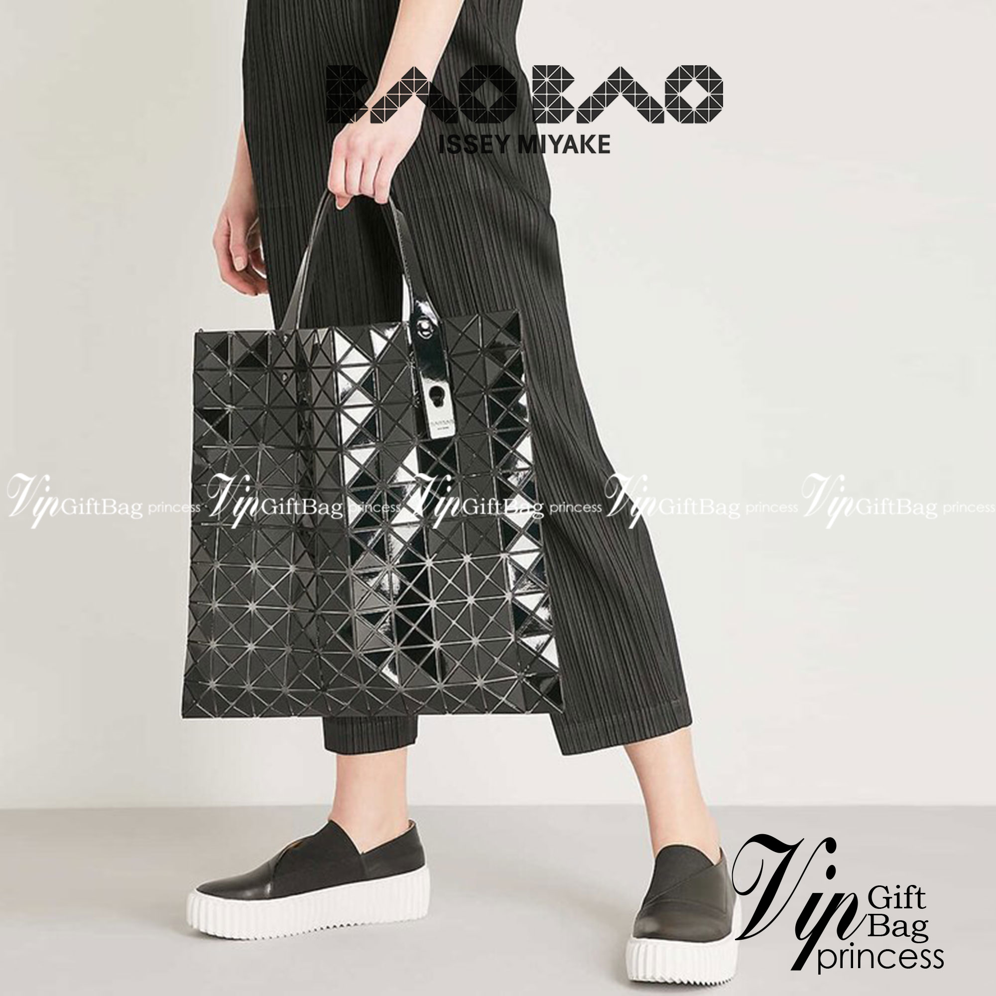 BAOBAO ISSEY MIYAKE 10x10 BLOCK TOTE BAG 39cm กระเป๋าถือทรง shopping โท้ทใบใหญ่ลายตาราง เกรดออริจินอล ภาพสินค้าถ่ายจากงานขายจริง ใช้งานต่างประเทศได้