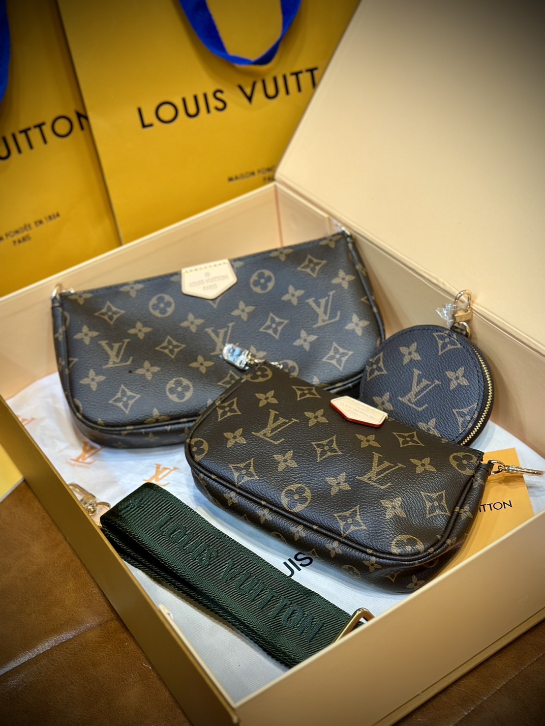 พร้อมส่ง 2 สี LV Multi Pochette Accessoires Monogram / LV Pochette กระเป๋าสะพายมัลติฟังก์ชั่น สุดฮอต ดีไซน์คลาสสิควินเทจ สะพายปรับลุคได้หลายสไตล์ รับรองคุ้มค่าจริงๆจ้า เกรดออริ เทียบแท้ 1:1