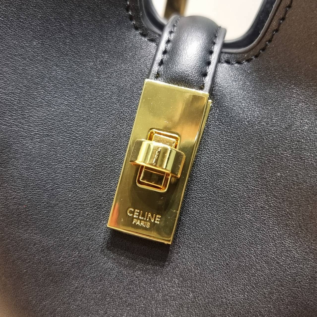 CELINE small camille soft bag มาแรงมาก! กับกระเป๋าที่ตัวแม่ใช้กันเยอะสุดๆ แม่ชมเอย อินฟลูดังๆมีใช้กันครบ ด้วยรูปทรงยอดนิยม