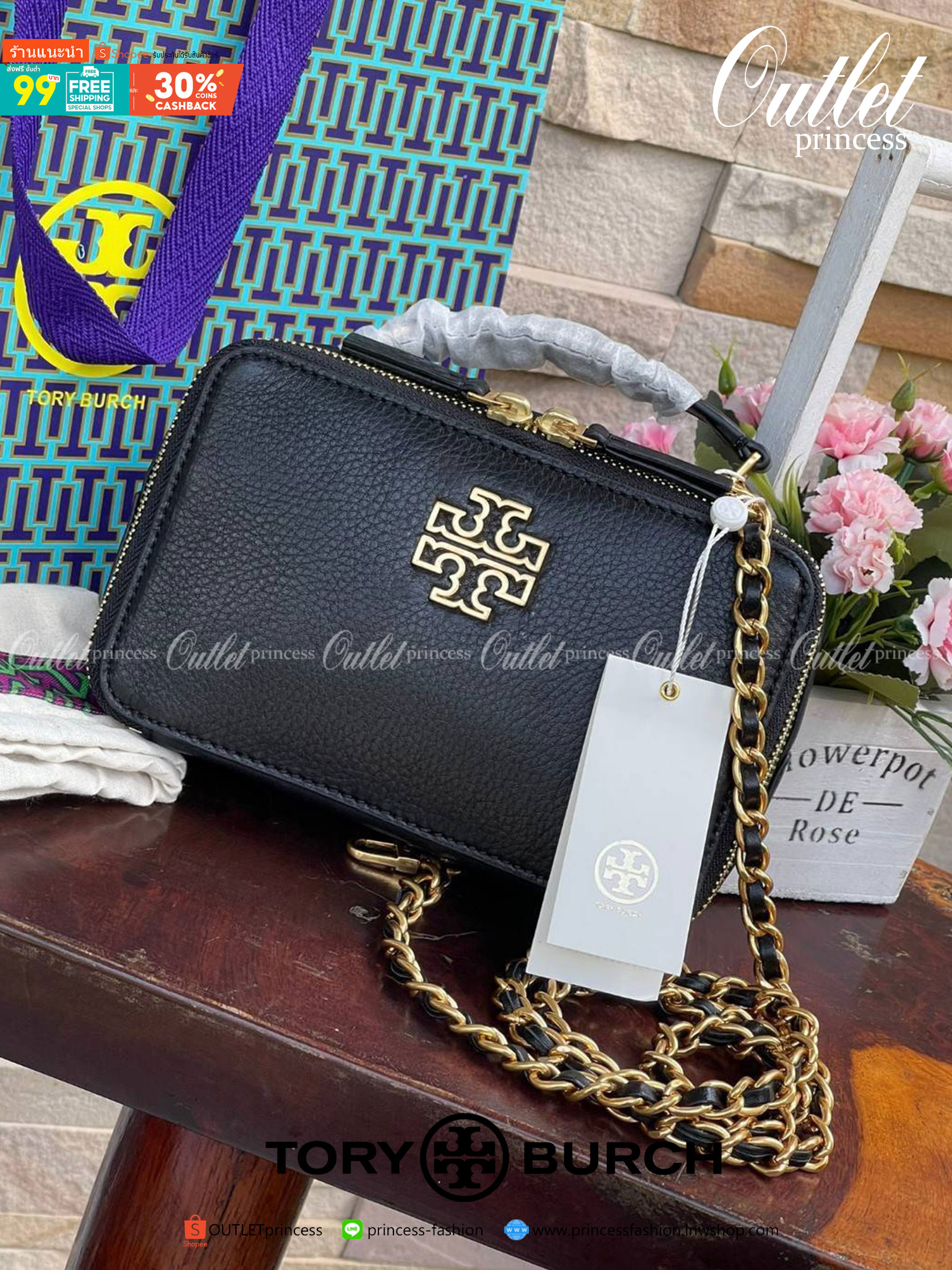 Tory burch Top Handle Case (84710) Collection ใหม่ที่เพิ่งเปิดตัวไปไม่นานจุดเด่นของรุ่นนี้คือดีไซน์ออกมาในสไตล์คลาสสิกที่มาพร้อมกับฮาร์ดแวร์ที่ทำจากวัสดุทองเหลืองและสายสะพายโซ่และหนัง ปากกระเป๋าเปิดได้กว้างแบบสองซิป รูปทรงสามารถสะพายใช้งานได้หลายโอกาส ไม่