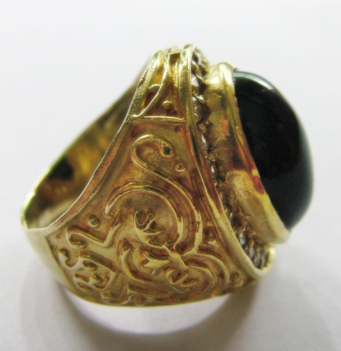 สินค้าหมดค่ะ แหวนพลอยมณีใต้น้ำสีเขียวทองเหลืองล้อมเพชร(ทุกราศี)ค่ะ