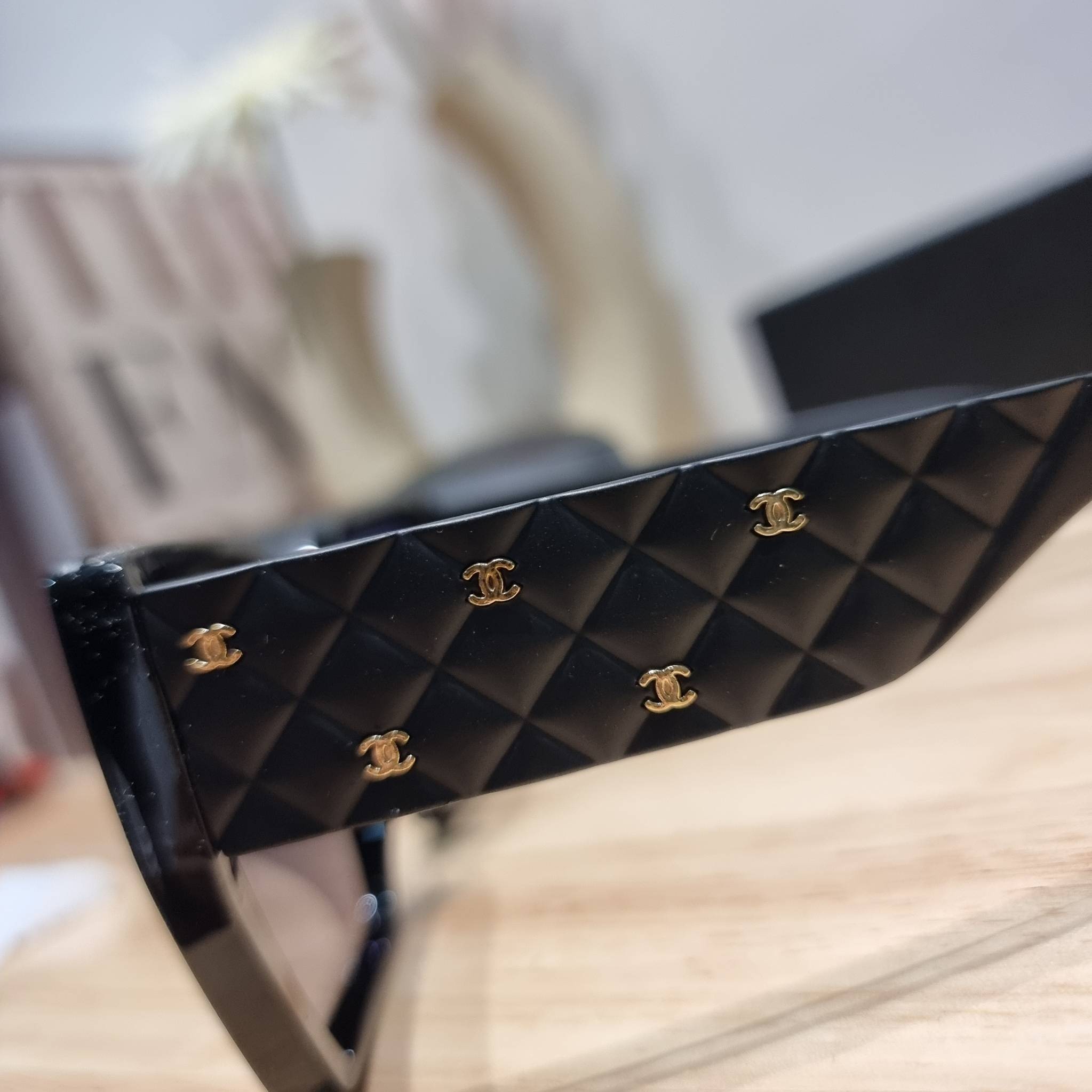 Chanel Sunglasses UV protection gift Box set สุดคุ้ม มาพร้อมอุปกรณ์ครบเซ็ท ดีไซน์ชิคมากแม่!! รับรองไม่ซ้ำใคร ใส่เสริมโหงวเฮ้ง ดูผู้ดี มีพกติดตัวไว้ไม่ตกเทรนด์ ใช้ได้ทุกโอกาส