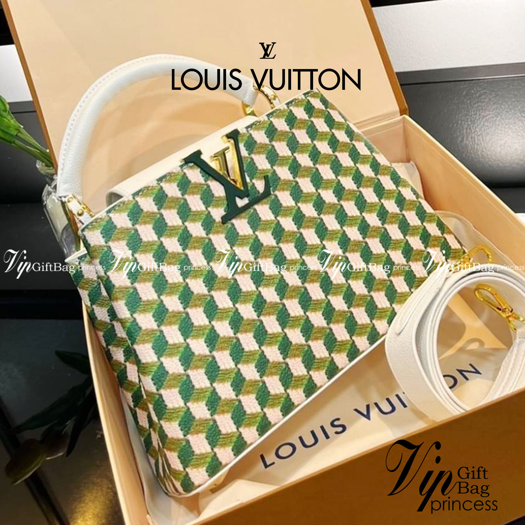 LV capucines top handle สีเขียวเหนี่ยวทรัพย์ที่สุดของความสวยในราคาเบาๆ กระเป๋าถือสุดหรู ดีไซน์ทรงคลาสสิค พร้อมลวดลายหรูหรา มาพร้อมหูจับในตัว ด้วยรูปทรงวินเทจ สัมผัสดี ขับผิว ทำให้ไอเท็มนี้สะกดทุกสายตาจริงๆ พร้อมส่งครบ box set ในราคาที่คุ้มที่สุด จัดเถอะค่