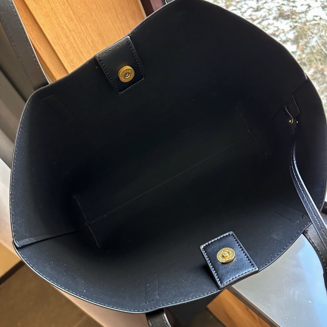 YSL TOTE BAG / YSL SHOPPING BAG กระเป๋าทรงช็อปปิ้งใบใหญ่ทรงหรู น้ำหนักเบา จุของได้เยอะสุดๆค่ะ เกรดวีไอพีไฮเอน 1:1