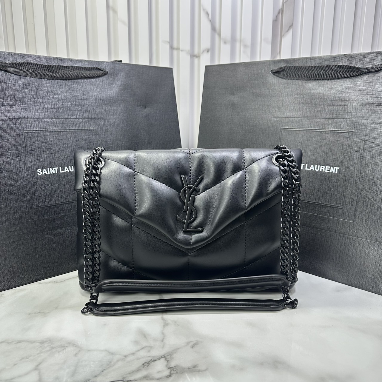 ORI หนังแท้ | 28cm YSL PUFFER SMALL in Nappa leather กระเป๋าสะพายรุ่นยอดนิยม ทรงสวย ใช้ได้บ่อยไม่มีเบื่อ วัสดุหนังสัมผัสนิ่มมือ ดีไซน์เรียบหรู ดูแพง สะพายได้หลากหลาย