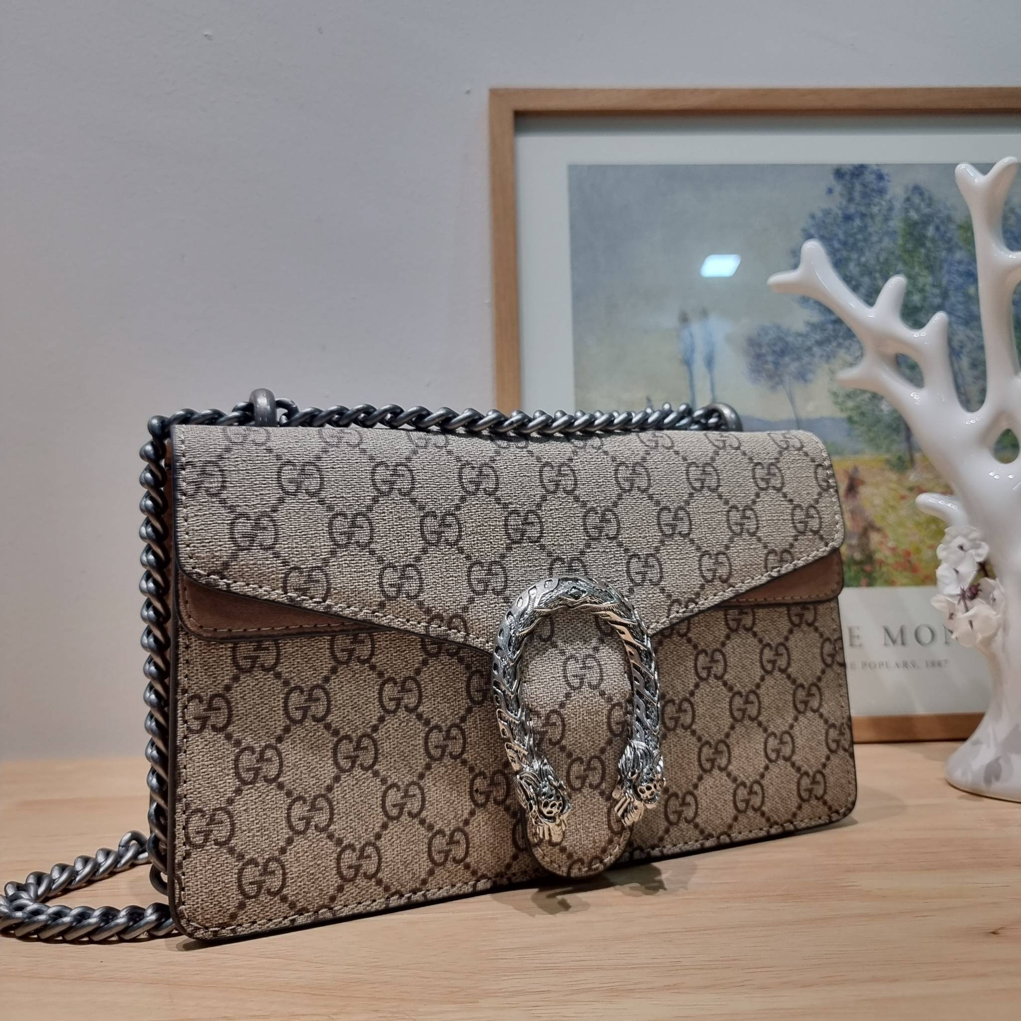 GUCCI GG DIONYSUS SHOULDER BAG / DIONYSUS GG SMALL SHOULDER BAG / GUCCI BAG พร้อมส่งที่ไทย กระเป๋าสะพายรุ่นที่สาวๆต้องไม่พลาด!! ดึงดูดและสะกดสายตาด้วยอะไหล่ดีเทลหรู