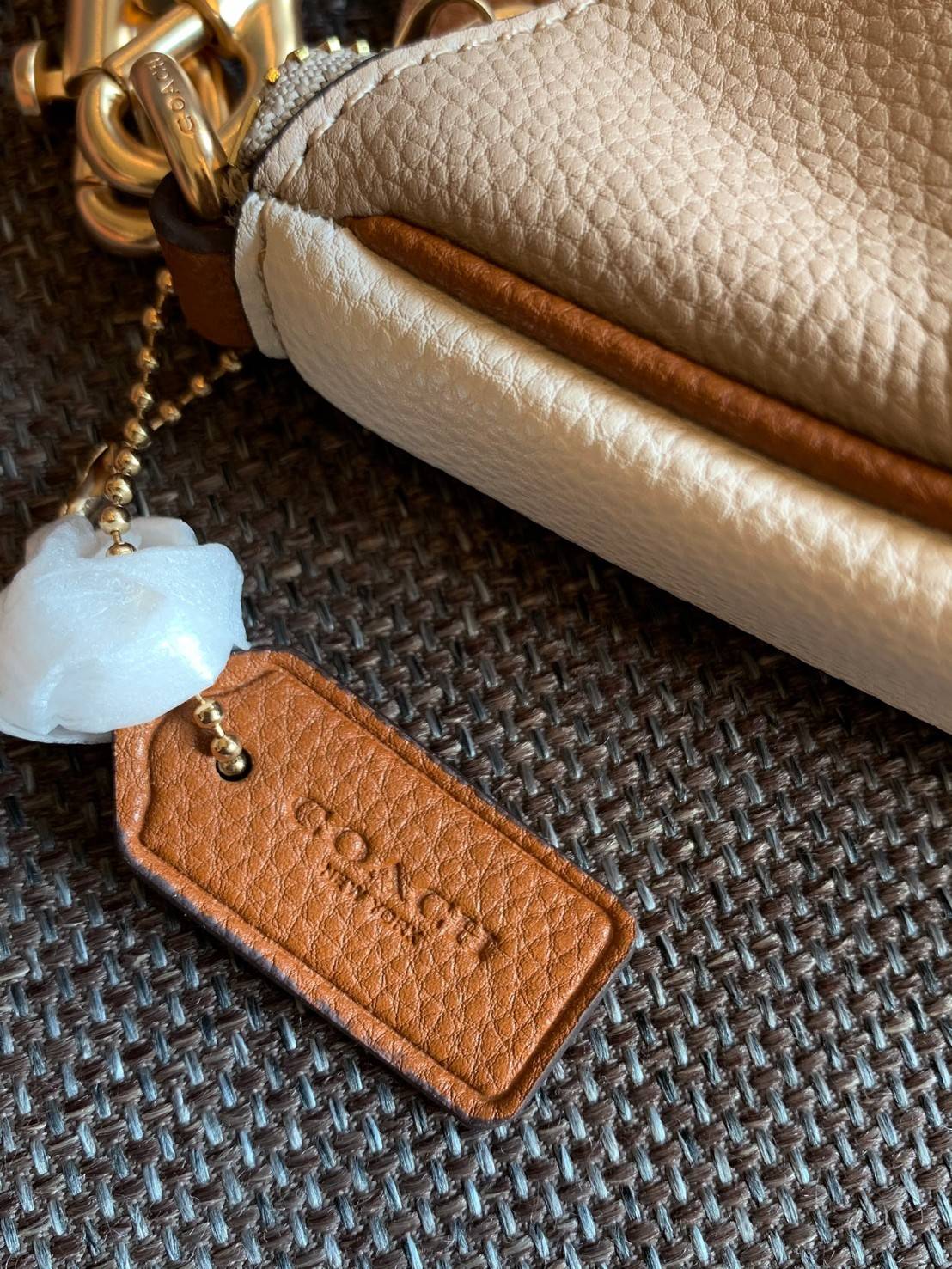 พร้อมส่งครบสี สวยทุกสีเลยค่า😘 ((CA173//CA209//CA548)) COACH TERI SHOULDER BAG 🔹กระเป๋าทรงพอช ในรูปแบบหนังแท้ หนังนิ่มสวยมากค่ะ