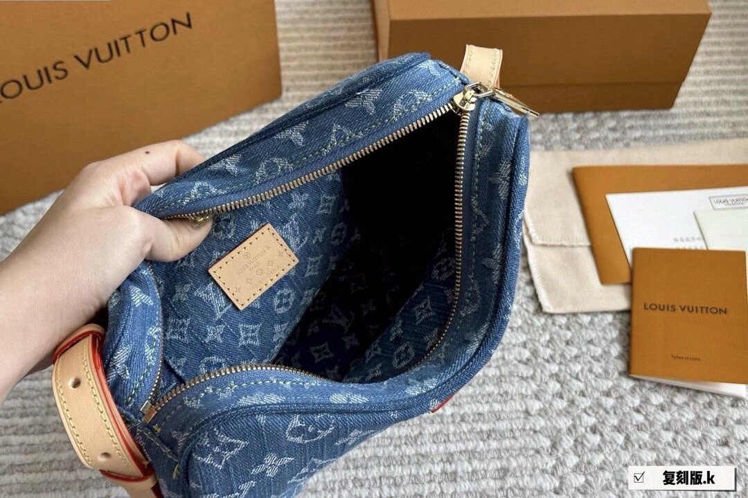 LV Croissant MM Monogram Denim Bag Washed Blue กระเป๋าทรงโค้งมนคล้ายครัวซองต์ สวยชิคฉ่ำก่อนใคร ด้วยดีไซน์สุดเก๋แบบทำถึง เพิ่มดีเทลน่าใช้ด้วยใบลูก ที่แยกออกมาใช้ได้