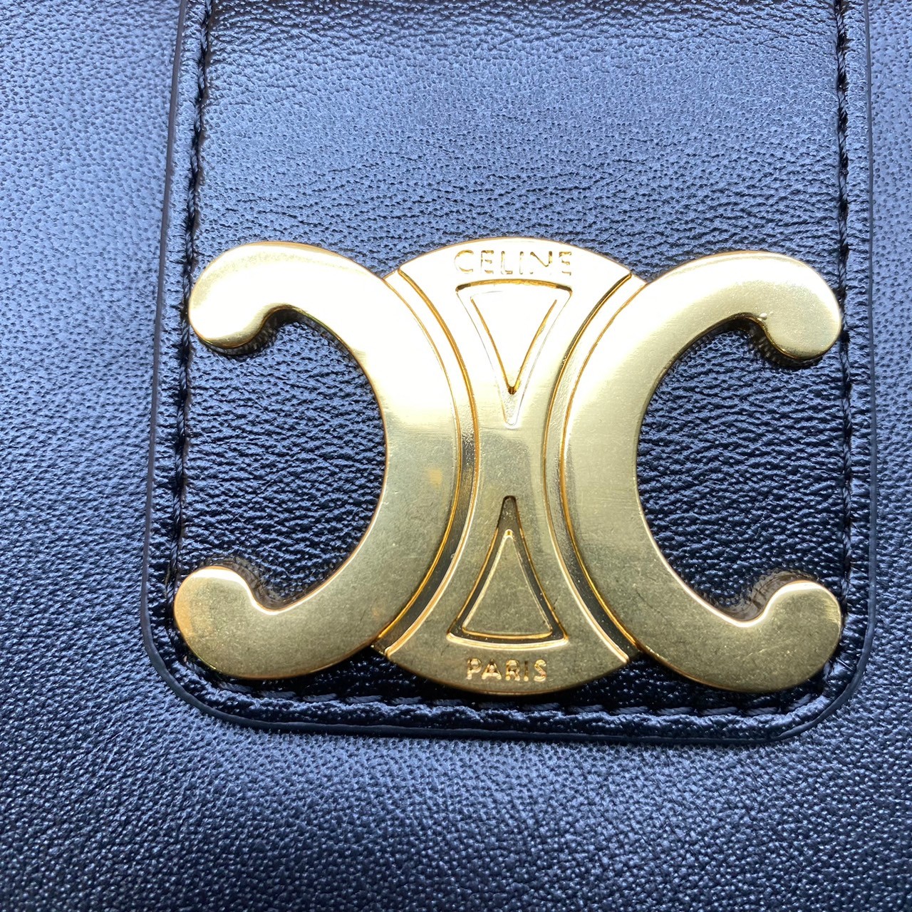 CELINE MEDIUM WILTERN BAG IN SMOOTH CALFSKIN / Celine hobo / Celine Bag พร้อมส่ง กระเป๋าถือ/สะพายโซ่อะไหล่ทองหรูหรา ทรงโฮโบ สวยผู้ดี ใช้งานง่าย โดดเด่นด้วยโลโก้สีทอง
