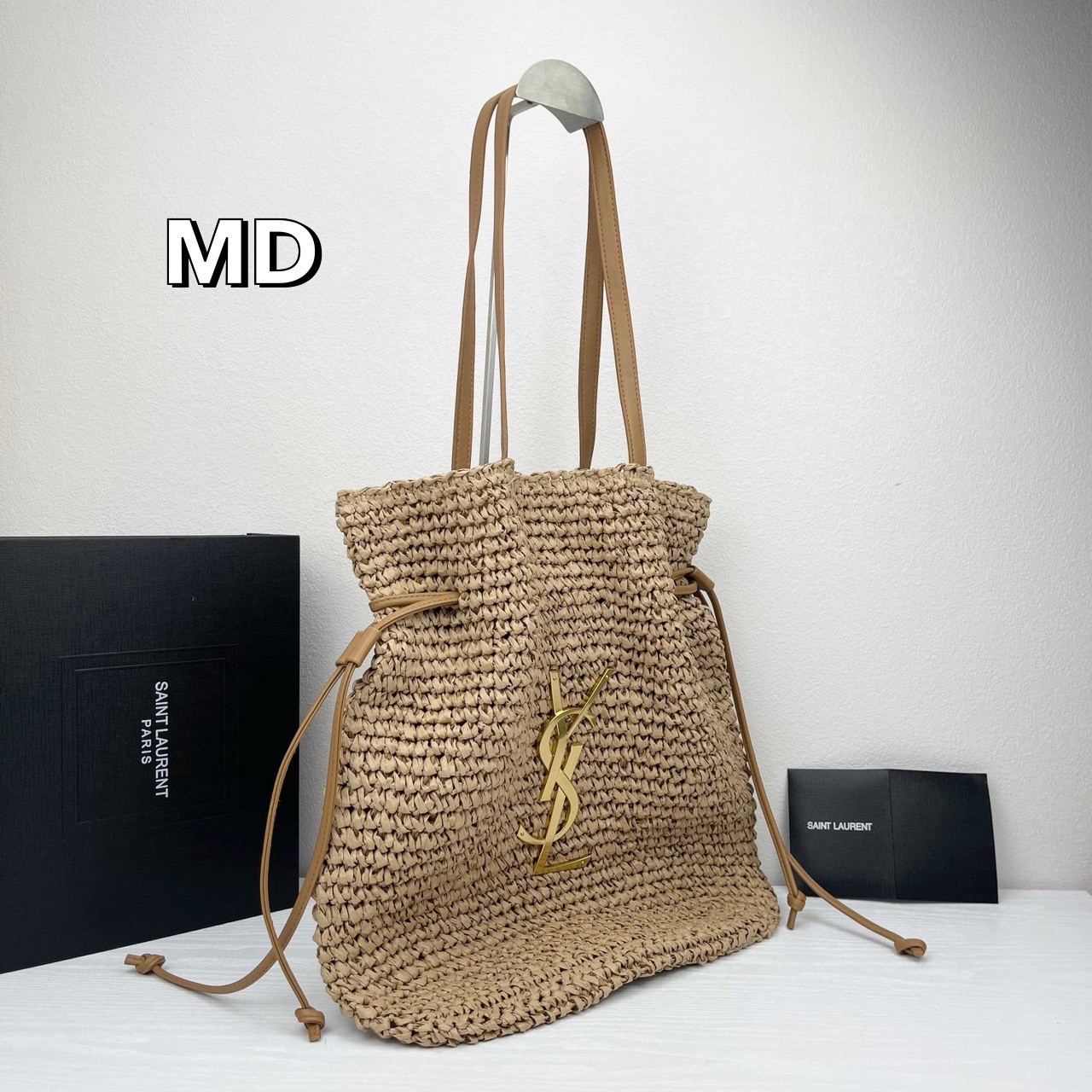 YSL Raffia crochet Icare maxi shopper bag กระเป๋าสะพายทรงโท้ทงานถักโครเช จะกี่รุ่นก็แรงไม่ไหว! ทรงสวยใบใหญ่ รูปทรงยืดหยุ่น ใส่ของได้แบบจุใจ เป็นไอเท็มที่สามารถหยิบมาใช้ได้ง่ายในทุกวัน