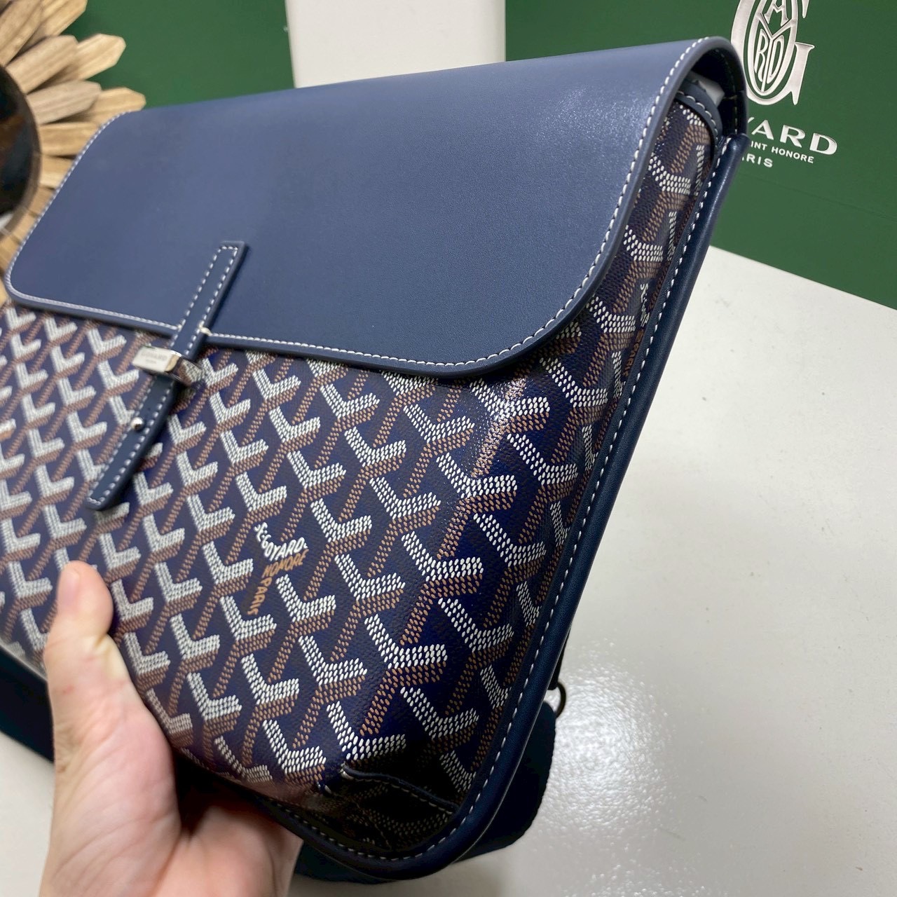 ORI หนังแท้ | Goyard Coursier Messenger bag กระเป๋าแมสเซ็นเจอร์ดีไซน์ใหม่ กะทัดรัดใช้งานได้อย่างคล่องตัว เหมาะมากสำหรับสายสปอร์ต ที่สุดของความหรูตอบโจทย์การใช้งาน ใบจริงสวยงามตามรูปค่ะ
