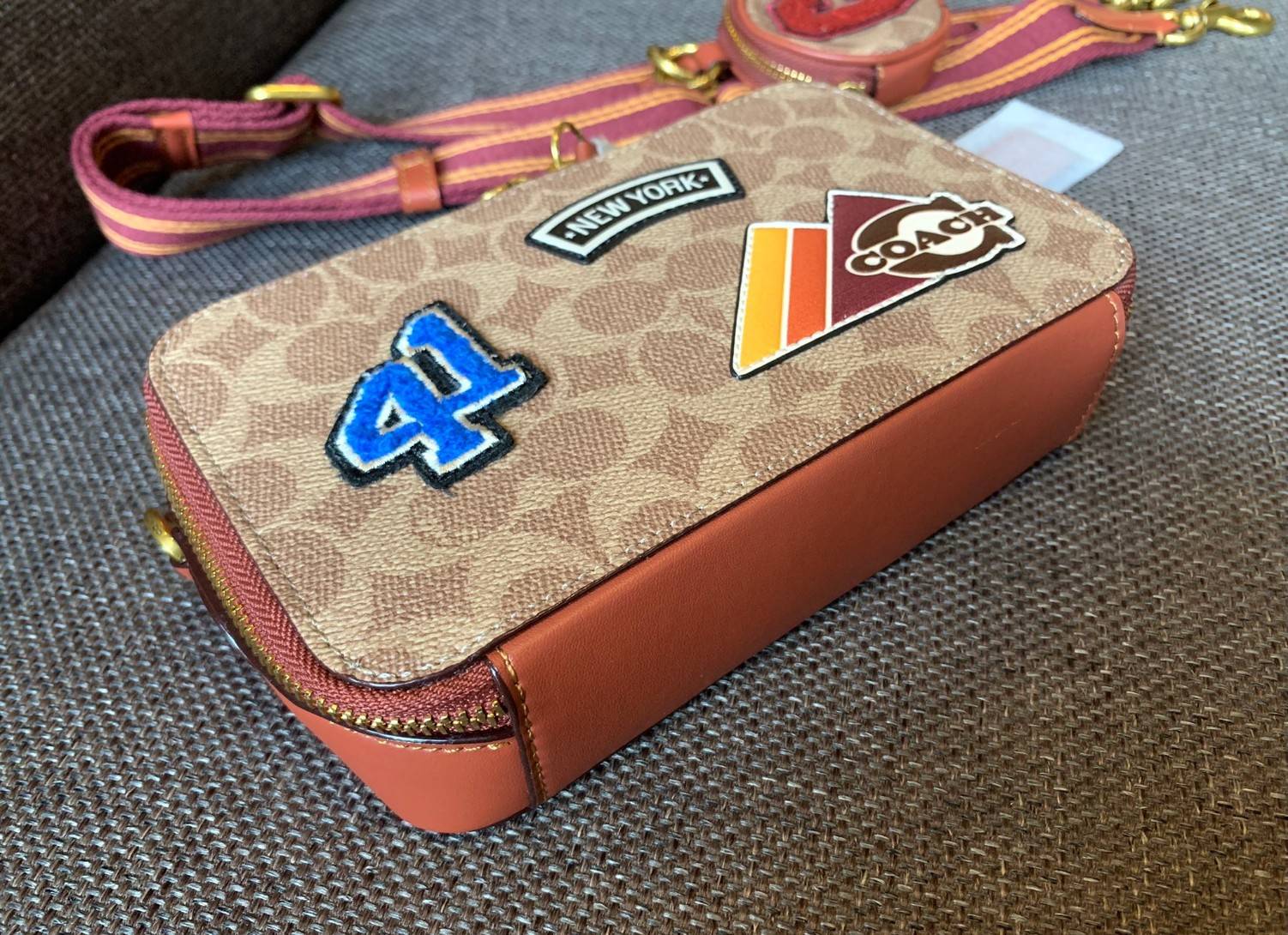 COACH CHARTER SLIM CROSSBODY IN SIGNATURE CANVAS WITH PATCHES ((C6744)) 📌พร้อมส่งที่ไทย สวยก่อนใครไปเลยยค่าา! 🌈จัดส่งพร้อมกระเป๋าพวงกุญแจแบรนด์แบบมีซิปอีกหนึ่งใบ กระเป๋าสะพายแบบครอสบอดี้ร์ หนังแท้สวย