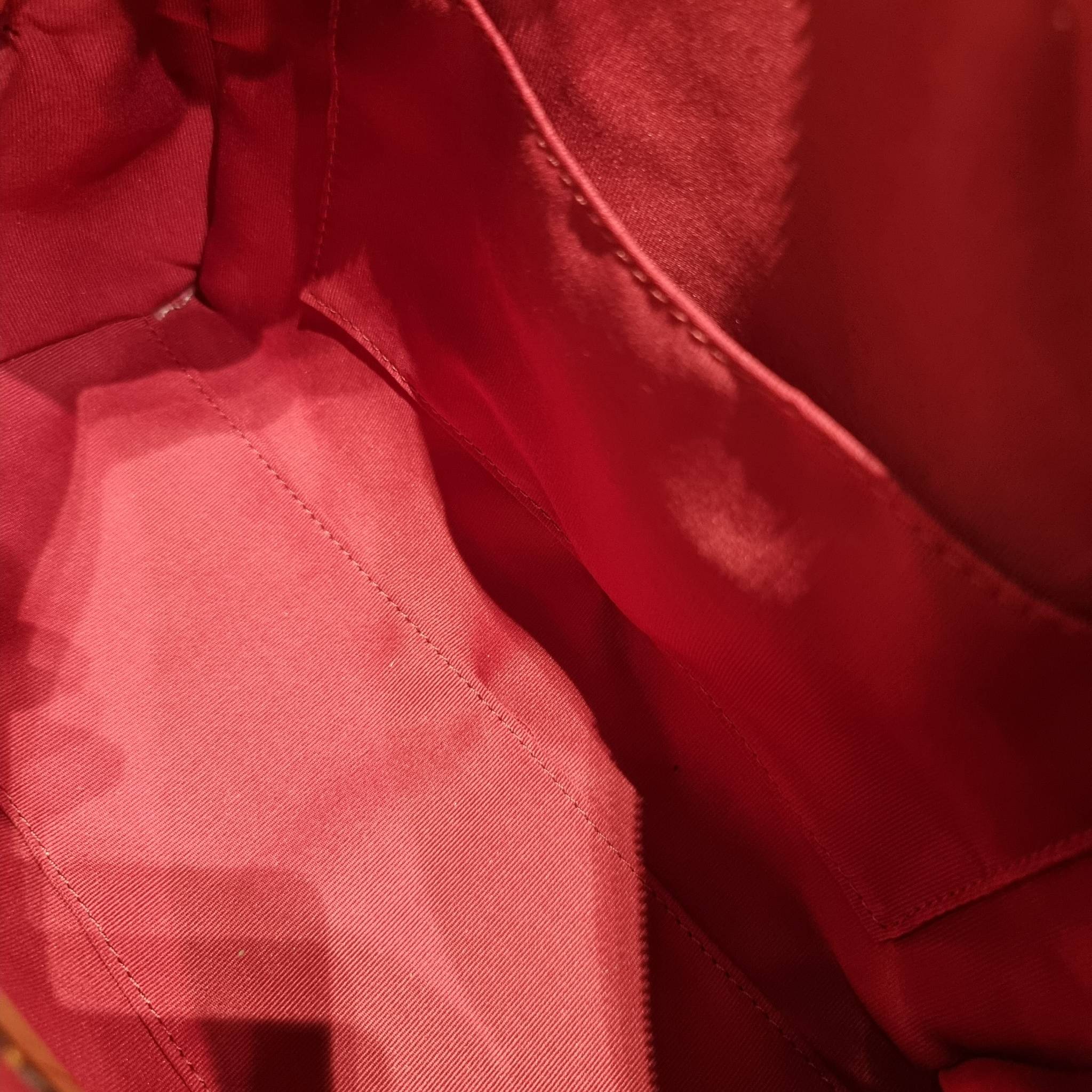 COACH C4396 ROWAN SATCHEL IN RAINBOW SIGNATURE CANVAS กระเป๋าทรงหมอนยอดฮิต คอลเลคชั่นที่สวยโดดเด่น ด้วยดีไซน์เรนโบว์ สดใส!! รูปทรงสวยงาม คลาสสิค และใช้งานได้อย่างกระฉับกระเฉง วัสดุหนังแคนวาสเคลือบลาย ทนทาน ภายในโล่งกว้าง มีช่องซิปและแบ่งสัดส่วนได้ลงตัว บอ