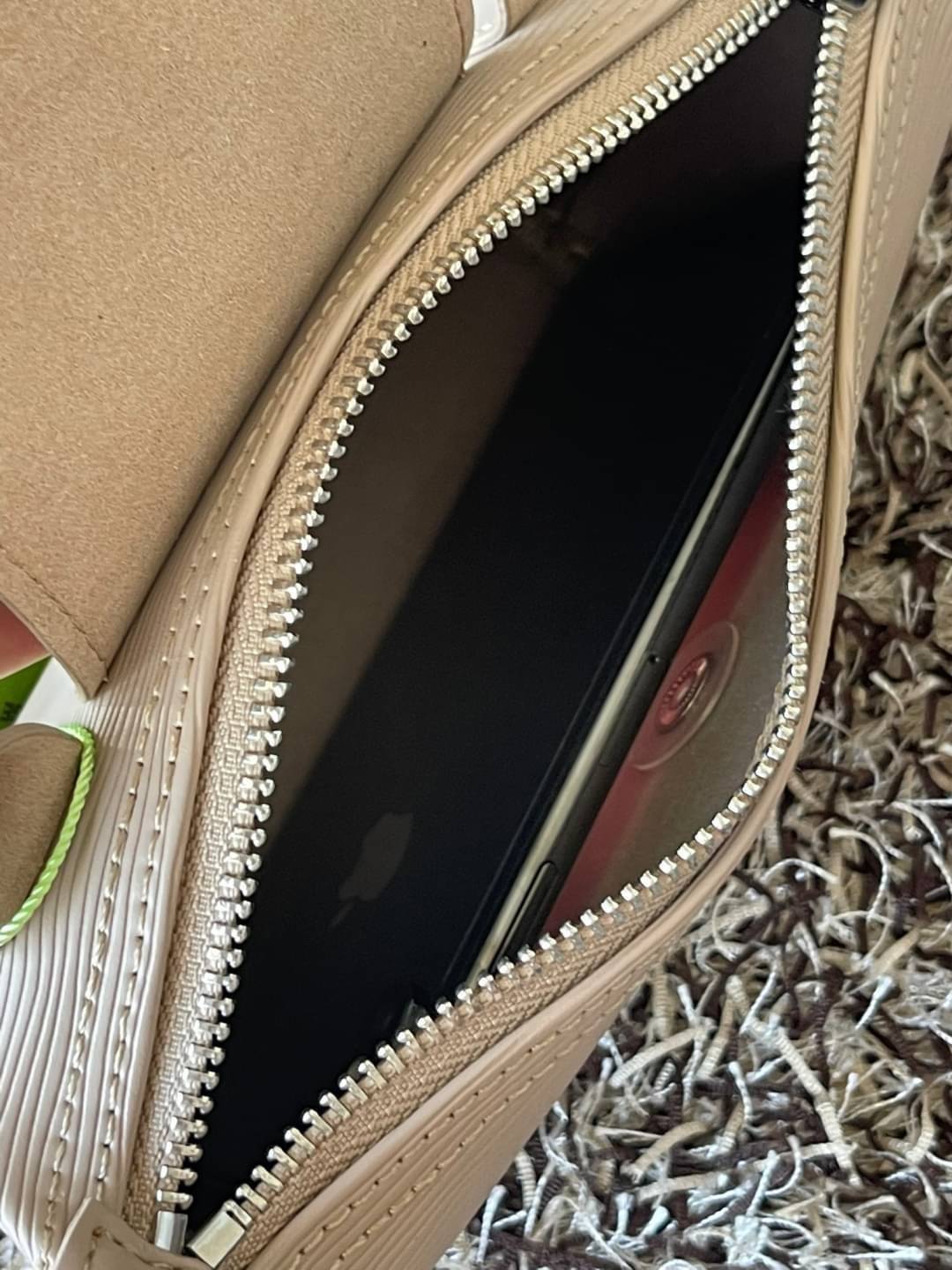 LONGCHAMP LE PLIAGE CITY POUCH WITH HANDLE Taupe - Canvas (ไม่มีสายยาว) กระเป๋าเครื่องสำอางแบบมีซิปพร้อมหูหิ้วใบนี้เหมาะสำหรับการจัดระเบียบกระเป๋าของคุณ