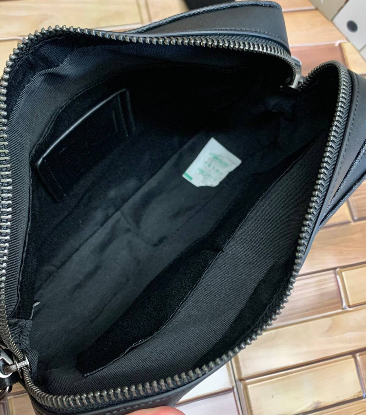 พร้อมสีออกใหม่ ห้ามพลาดค่าา!! COACH WEST CAMERA BAG IN SIGNATURE ((91485)) 🔺กลับมาตามคำเรียกร้องค่าา! กระเป๋าสะพายผู้ชาย((ผู้หญิงก็ใช่สวยทีเดียวค่ะ😘)) หนังแท้ ล่ยหนังCanvasสวยค่ะ มีช่องซิปหน้า//ช่องซิปกลางกว้าง//ช่องหลักแบบซิปคู่ ใส่สัมภาร