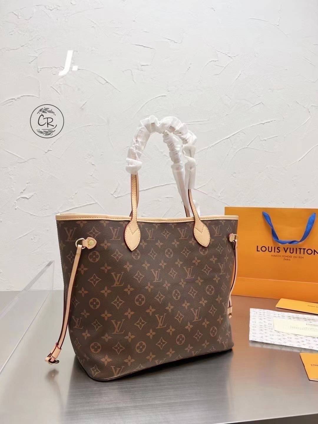 LV Neverfull Monogram Bag / LV Shopping Bag 14" กระเป๋าสะพายใบใหญ่จุใจ หนังลายโมโนแกรม ทรง tote มาใหม่ มาพร้อมกระเป๋าใบเล็ก งานปั้มแบรนด์ทุกจุด สกรีนลายชัดเจน สีสวย ภาพถ่ายจากงานขายจริง ใช้งานต่างประเทศได้