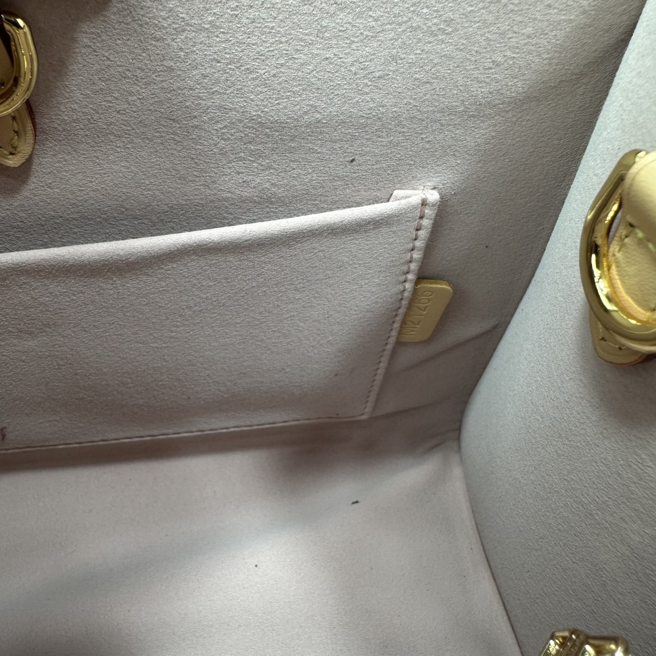 ORI หนังแท้ | คอลใหม่ดอกไม้แสนหวาน LV x TM Cherry Blossom bag กระเป๋าสะพายดีไซน์คลาสสิครุ่นสุดปัง ปรับลุคให้มีชีวิตชีวาด้วยลายดอกไม้เชอรี่บลอสซั่ม คอลใหม่สุดเอ็กซ์คลูซีฟ