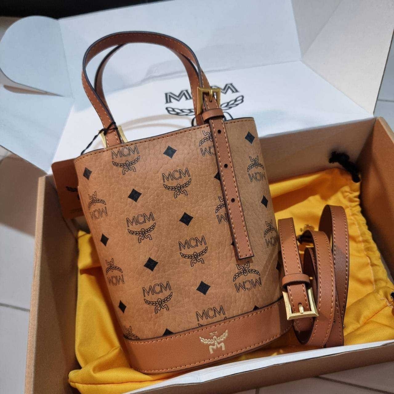 M.C.M AREN BUCKET TOTE IN VISETOS กระเป๋าทรงบัคเก็ต ขนาดกำลังสวย ไอเท็มใหม่ เกรดท็อปออริ 1:1 สลับแท้ ใช้งานต่างประเทศได้