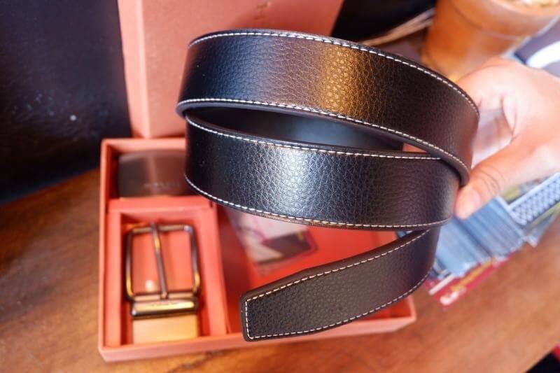 COACH BELT VALUE PACK BOX SET 2 in 1! set เข็มขัด Limited Edition จาก Coach Factory มีหัวเข็มขัด 2 แบบ 2 สไตล์ สายเข็มขัดสลับใช้ได้ทั้ง 2 ด้าน สายเข็มขัดปรับ เจาะรูปเพิ่มได้ค่ะ