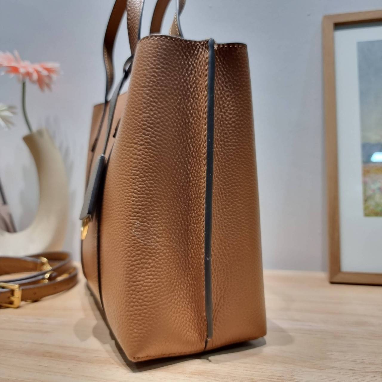 TORY BURCH PERRY SMALL TRIPLE COMPARTMENT TOTE BAG กระเป๋าโท้ทขนาดเล็ก รุ่นขายดี ทรงสวย ดีไซน์ออกมาให้ใช้งานได้ทุกลุค ทุกโอกาส สวยคมชัดทุกสี