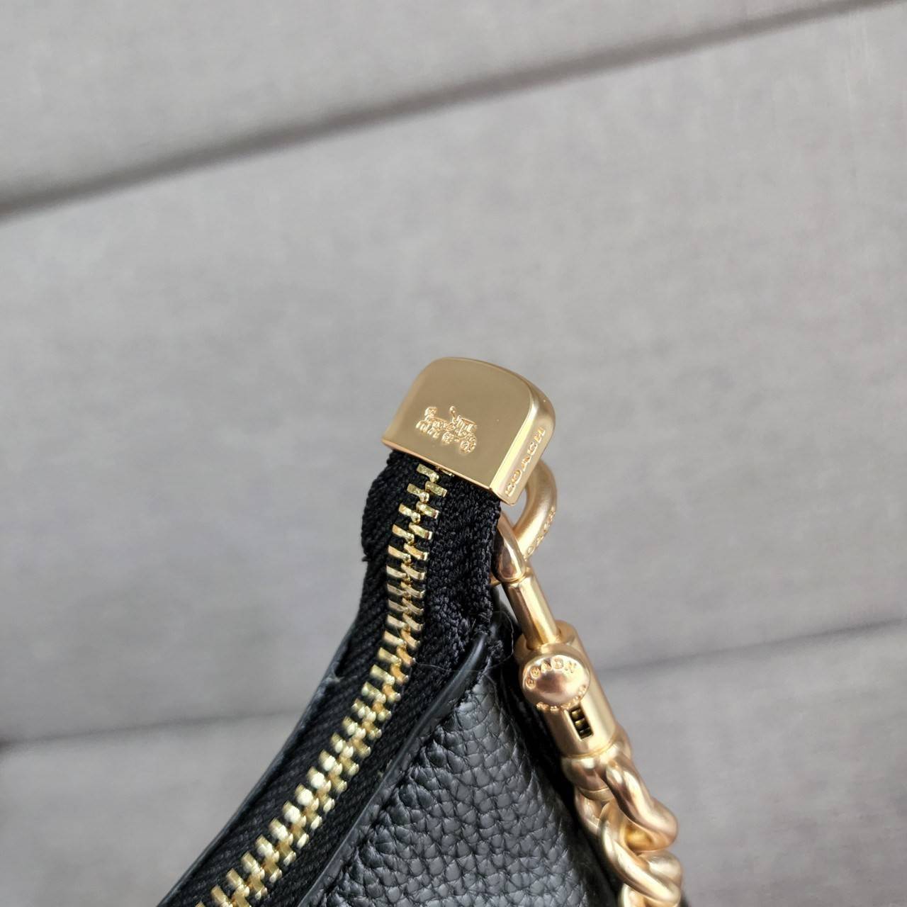 พร้อมส่งครบสี สวยทุกสีเลยค่า😘 ((CA173//CA209//CA548)) COACH TERI SHOULDER BAG 🔹กระเป๋าทรงพอช ในรูปแบบหนังแท้ หนังนิ่มสวยมากค่ะ