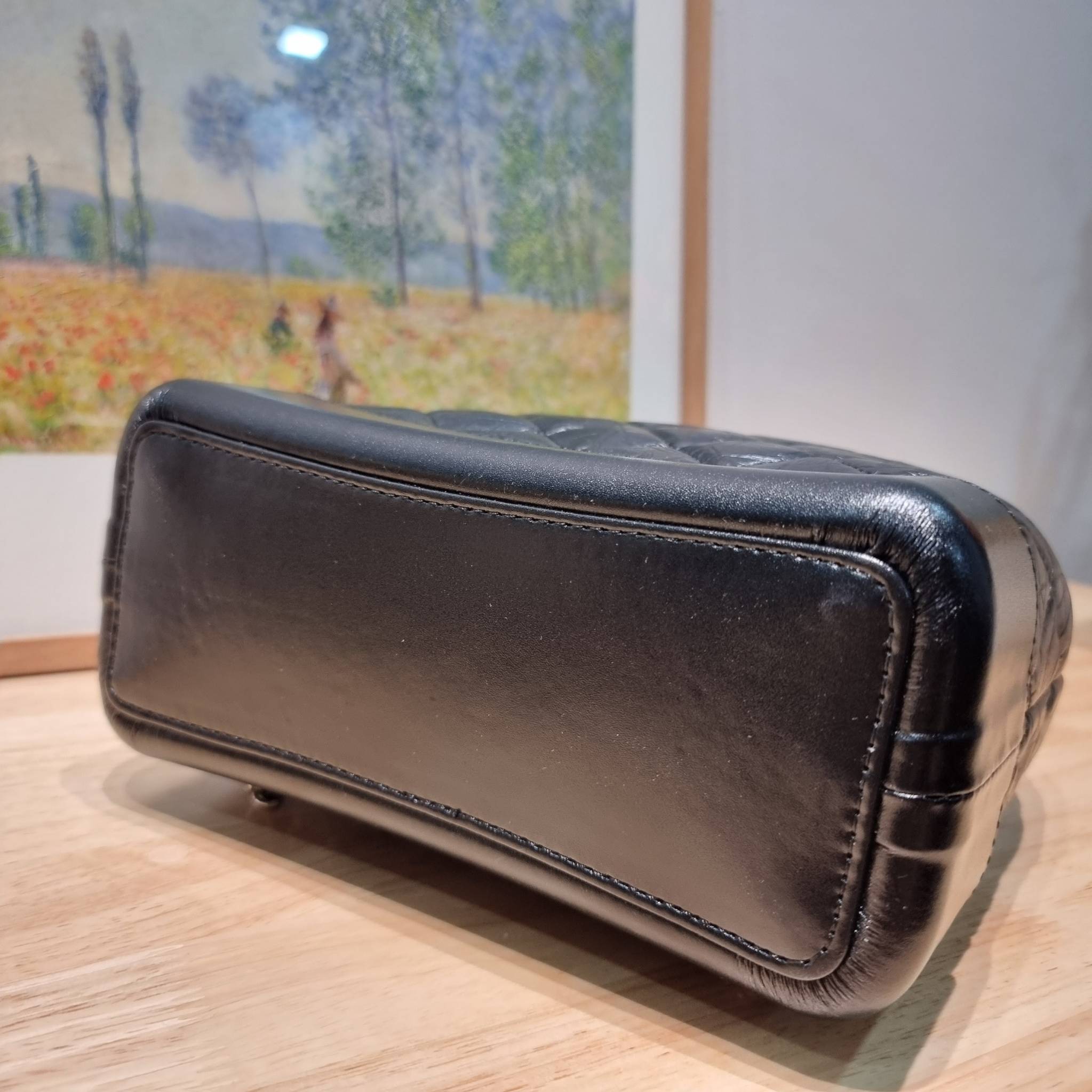 Chanel gabrielle backpack ไอเท็ม best seller กับรุ่นสุดปังในรูปแบบกระเป๋าเป้ ดีไซน์หรูคลาสสิค สายสะพายในตัวรูดปากกระเป๋าเก็บทรงได้ หรือจะรูดด้านหน้ายาวสุด