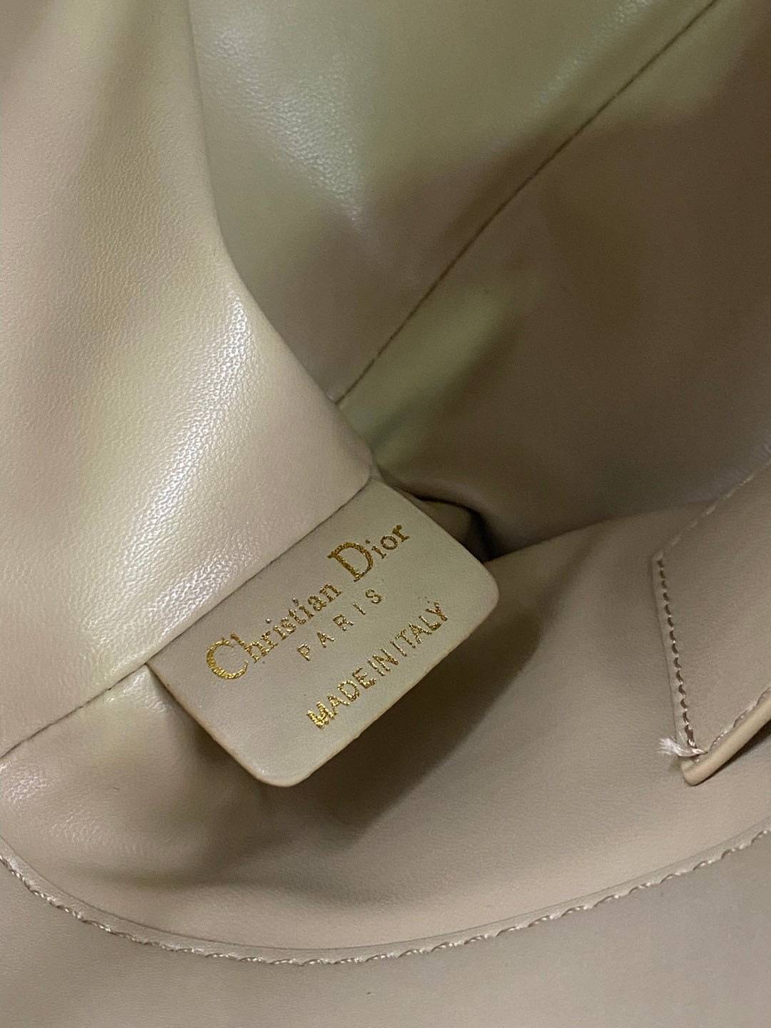 ORI | หนังแท้ DIOR Small Toujours vertical tote bag กระเป๋าทรงโท้ทไซส์เล็กสวยหรู ดีเทลสุดประณีตคอมพลีตลุคในทุกวัน เย็บลวดลาย macrocannage และชาร์มตัวอักษร D,I,O,R