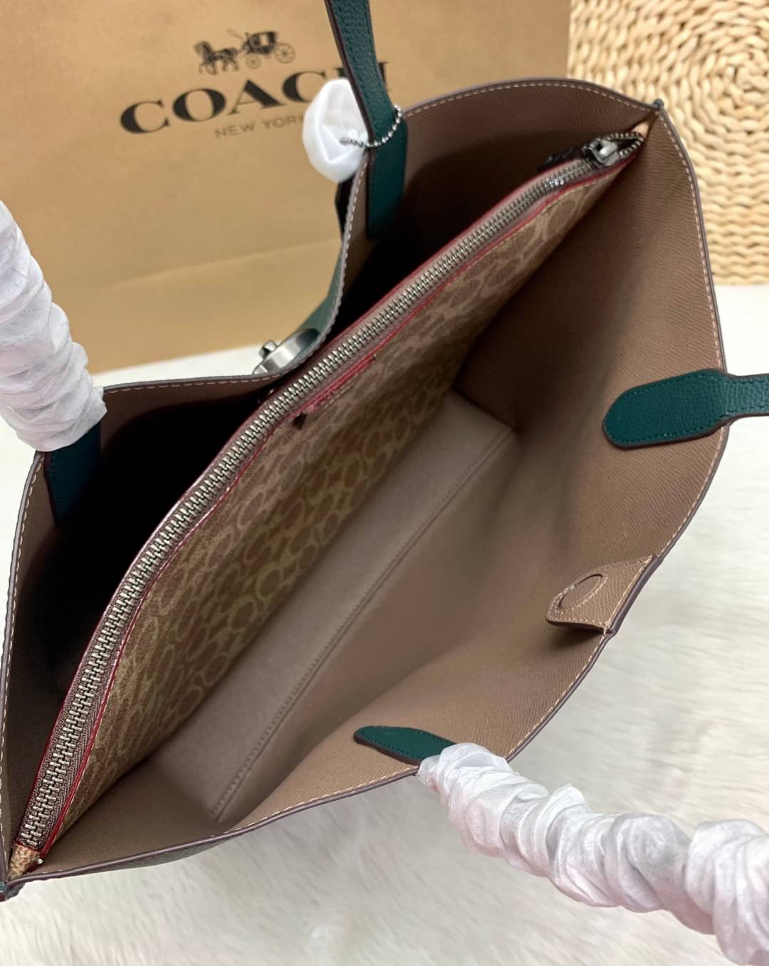 COACH WILLOW TOTE ((C0690)) สีมาใหม่ล่าสุดค่ะ กระเป๋าทรง Tote ใบใหญ่ หนังแท้อย่างดีค่ะ