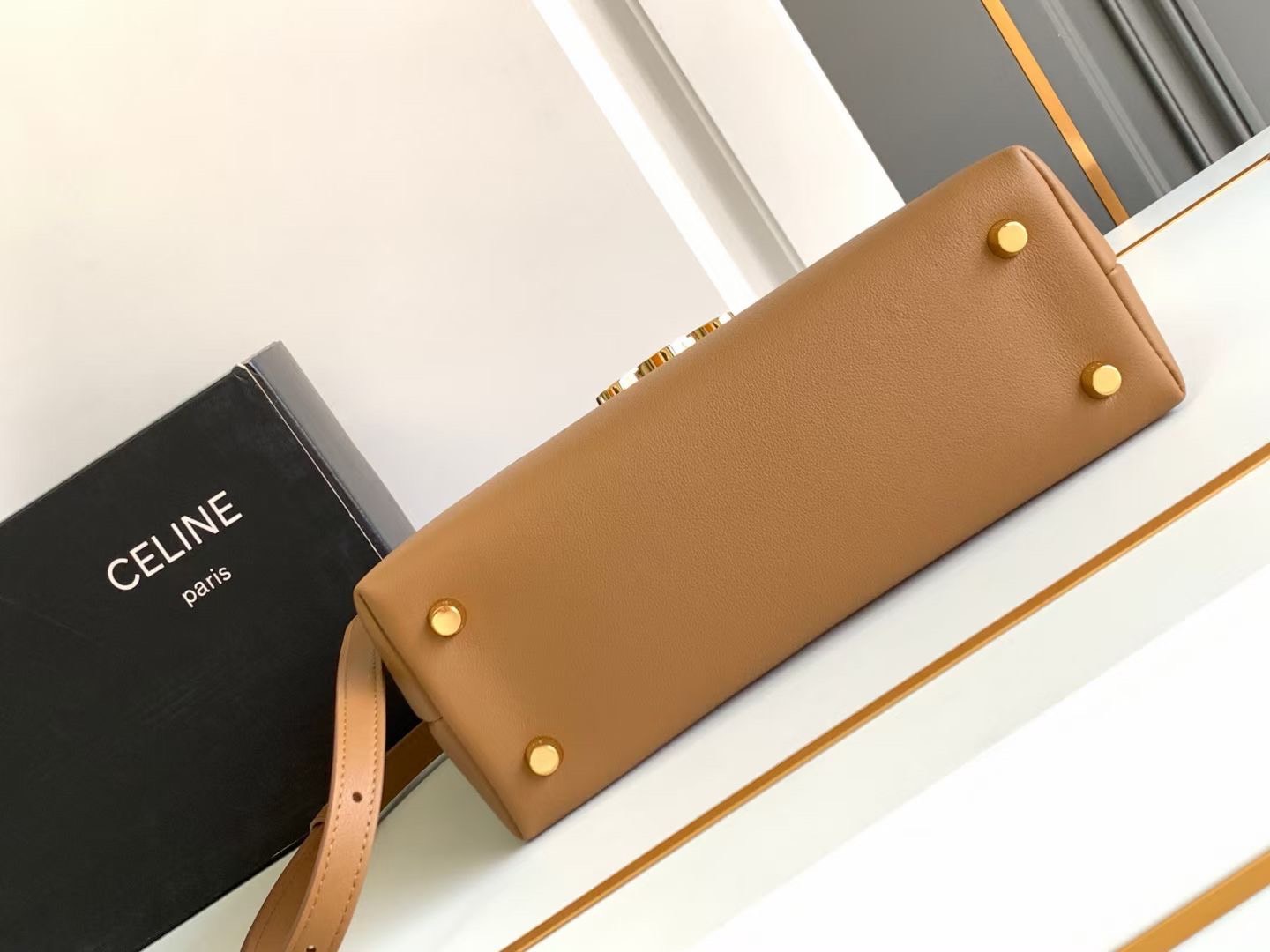 MEDIUM CELINE NINO BAG IN SUPPLE กระเป๋าสะพายหูจับในตัว แบรนด์หรู ดีไซส์คล่องตัว เกรดออริ สลับแท้ 1:1 ใช้งานต่างประเทศได้