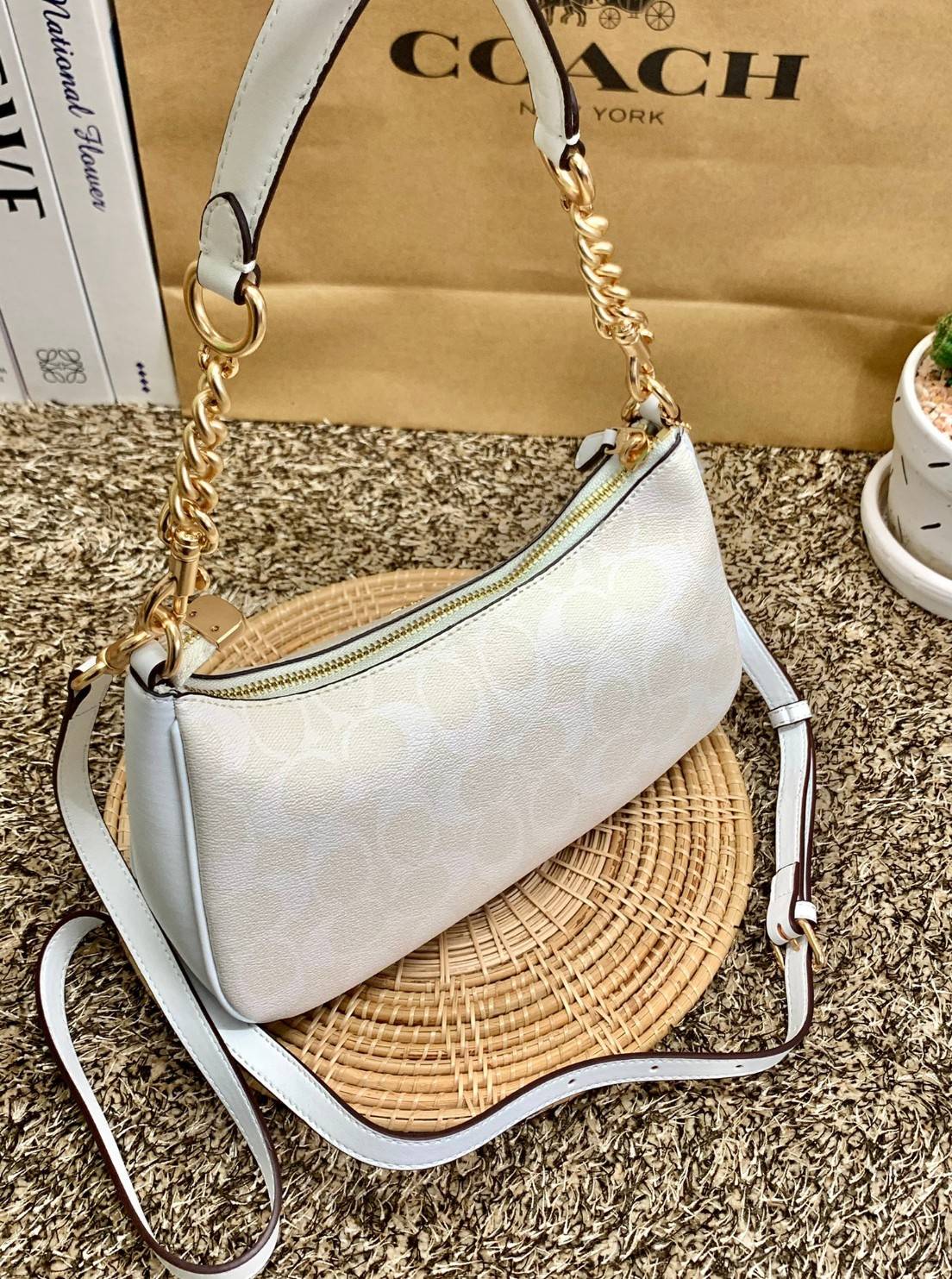 พร้อมส่งครบสี สวยทุกสีเลยค่า😘 ((CA173//CA209//CA548)) COACH TERI SHOULDER BAG 🔹กระเป๋าทรงพอช ในรูปแบบหนังแท้ หนังนิ่มสวยมากค่ะ