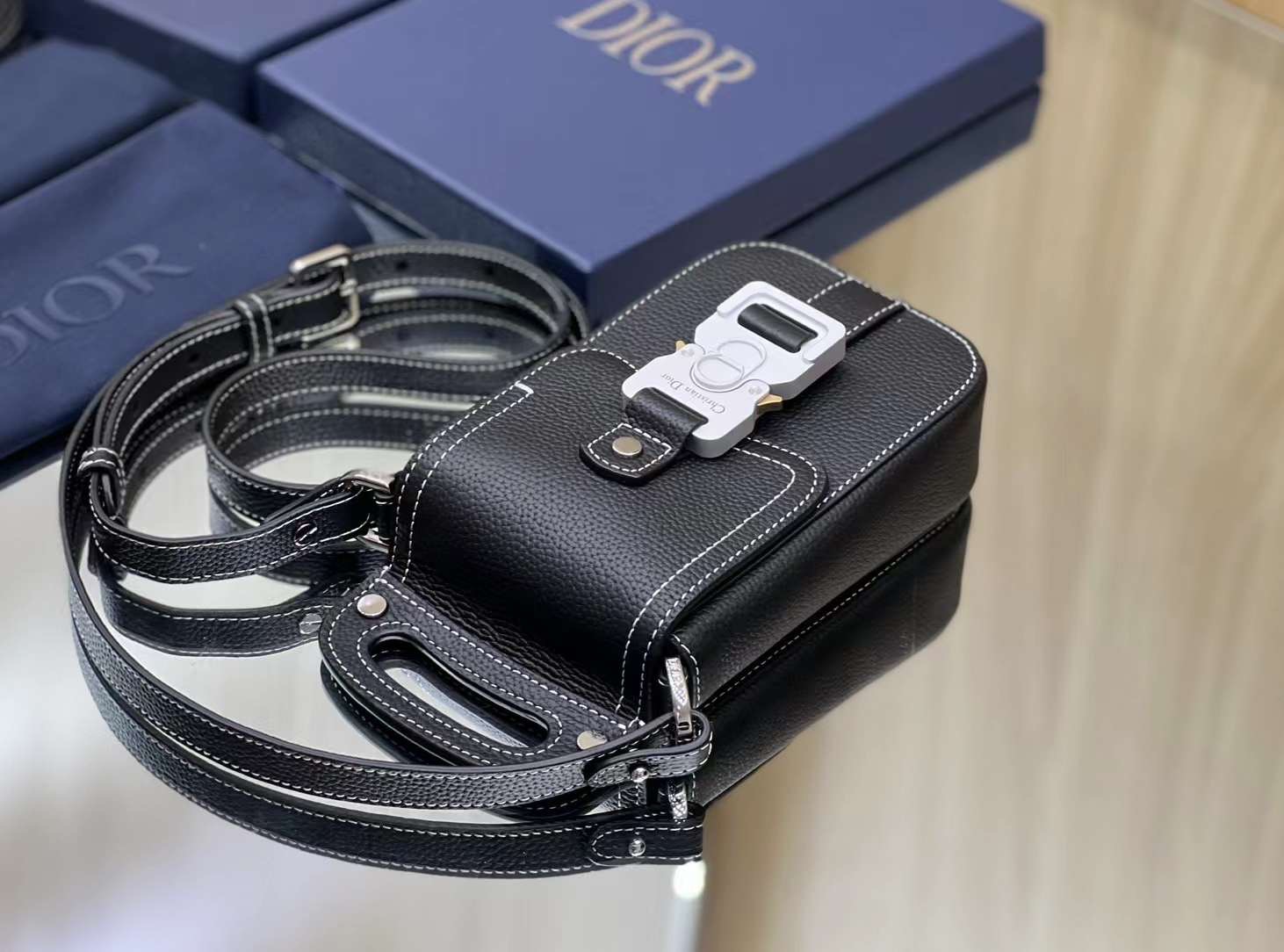 Dior Phone Oblique Bag / Dior Pouch Phone Oblique เกรดเทพออริจินอล ได้ใจหนุ่มๆไปเลยใบนี้!! หลงรักตั้งแต่แรกเห็นมีอยู่จริง!!