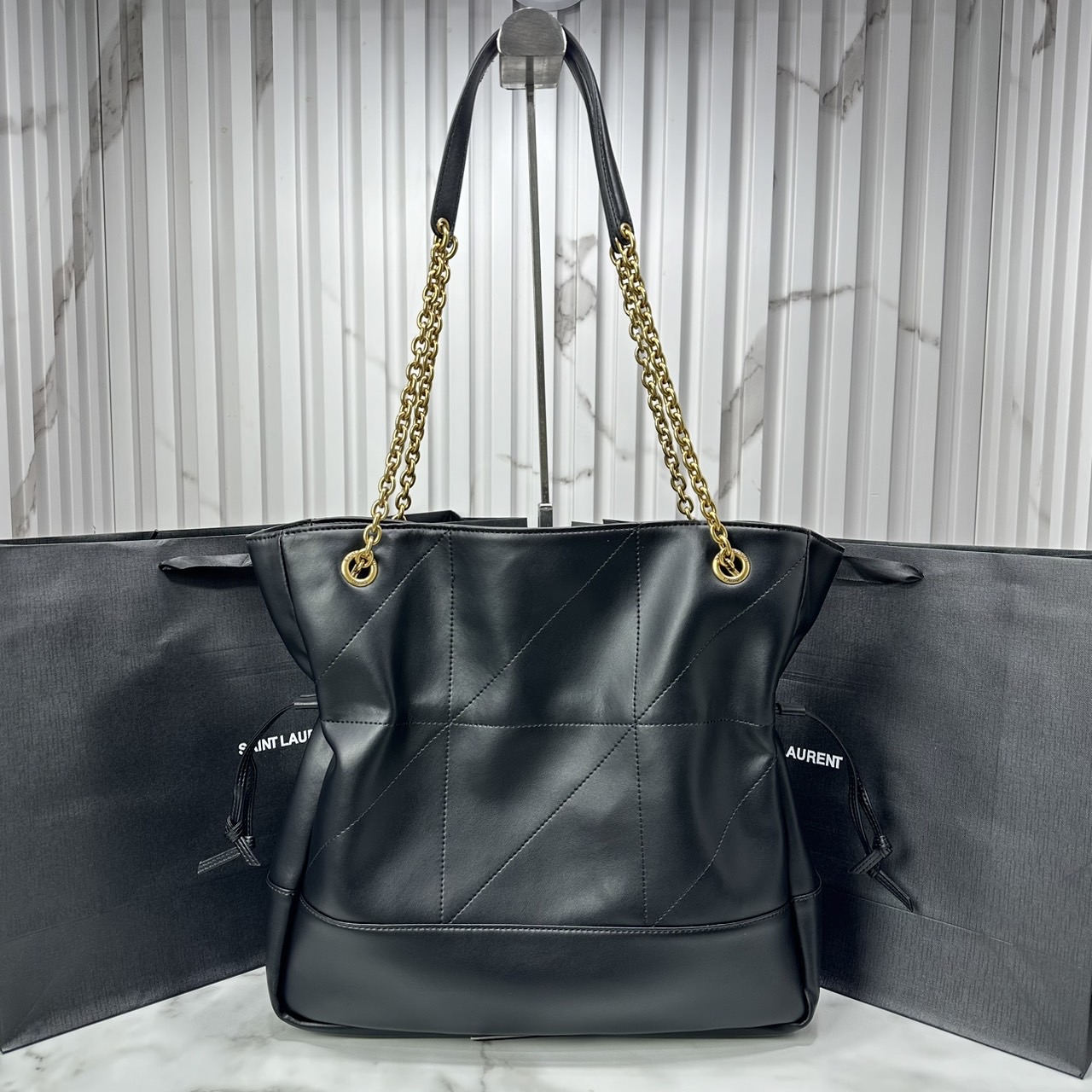 YSL Knockoff Jamie 4.3 Large Pochon Tote Bag กระเป๋าสะพายทรงโท้ท ดีไซส์ใหม่มีสายดึงข้างได้ ปรับสะพายหลังได้ เก๋เท่คูล สวยครบจบในใบเดียว จุของได้เยอะ งานหนังสวยเต็มใบดีไซส์เรียบหรูดูแพง