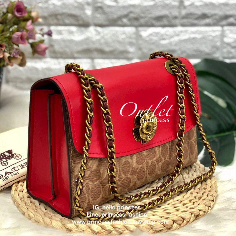 COACH PARKER SIGNATURE SHOULDER BAG กระเป๋าสะพายข้าง/ crossbody หนังแกะแท้ น้ำหนักเบา สวยหรู เปิดปิดกระเป๋าแบบหมุนล็อค อะไหล่รูปเป็นดอกคามิเลีย ภายในกระเป๋ากว้าง แบ่ง 2 ช่องหลัก ช่องซิปคั่นกลางเป็นสัดส่วน ใส่ wallet ยาว ของส่วนตัวใช้ได้ บุหนังกลับผสมกำมะห