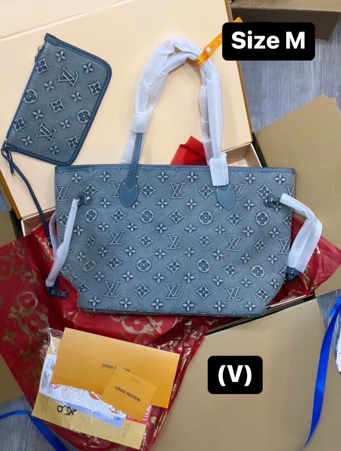 LV Neverfull Denim Tote Bag กระเป๋าสะพายทรงโท้ทเดนิมลายโมโนแกรมปั้มนูนคมชัดสวยหรูลัคชู ลวดลายเอกลักษณ์สวยโดดเด่น พร้อมใบเล็กเข้าชุด