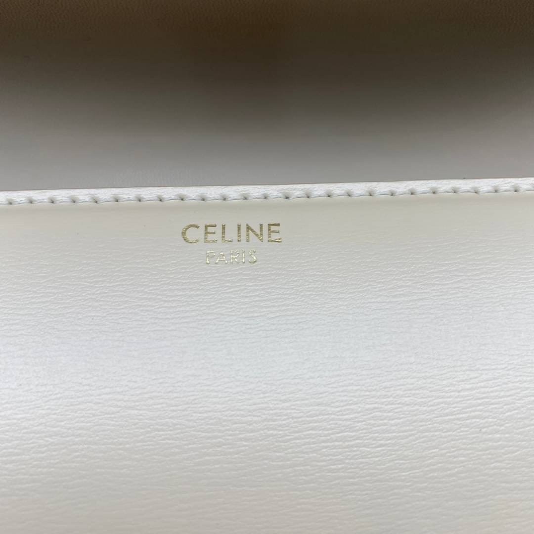 TEEN 18cm : CELINE TEEN TRIOMPHE BAG IN SHINY CALFSKIN / Celine Triomphe Bag / Celine Bag พร้อมส่ง 7 สี เกรดออริ 1:1 กระเป๋าแบรนด์หรูที่ควรมีแห่งปี รูปทรงสี่เหลี่ยมรุ่นฮอตฮิตของเหล่าดาราและเซเลบทั้งหลาย ดีไซต์เรียบหรู