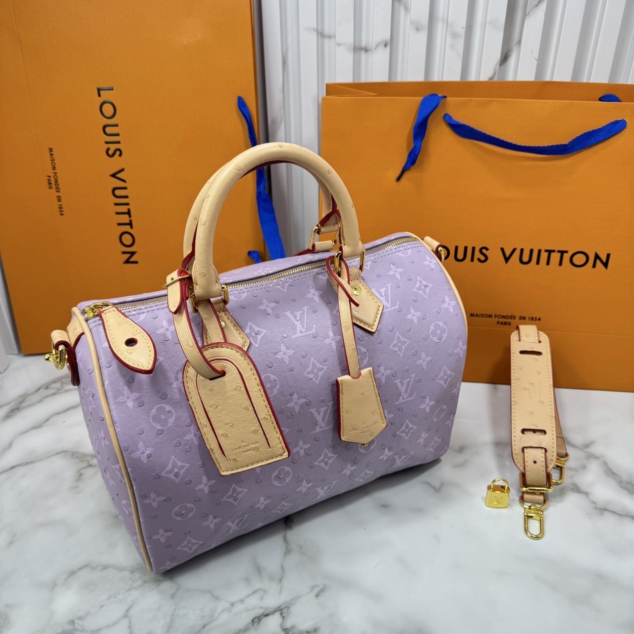 ORI หนังแท้ | LV Speedy P9 Bandoulière 30 Bag กระเป๋าสะพายทรงหมอนสปีดี้ใบใหญ่ คอลใหม่ล่าสุดหรูหราโดดเด่น แต่งลายนูนเพิ่มเท็กเจอร์เต็มใบ รูปทรงใช้งานง่ายสวยตลอดกาล
