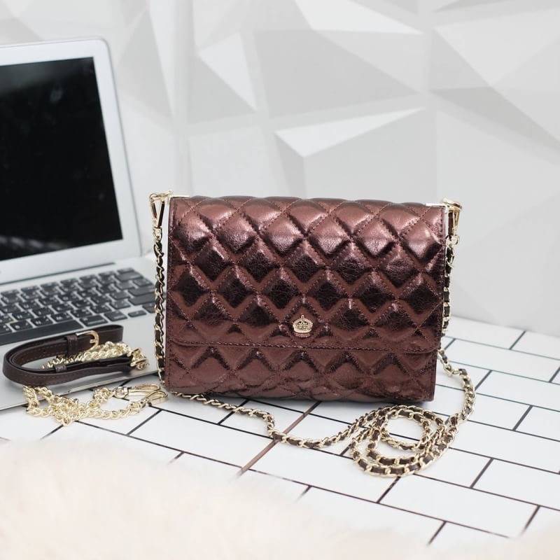 รุ่นขายดีที่สุด ** รอบใหม่ **หนังวัวแท้ สวย นิ่มมากๆค่า และ ปักลายตารางออกมาสวยมาก ** KEEP รุ่น Florence Flat bag ตัวกระเป๋าหนังแท้ นิ่ม-ตึง สุดๆ รุ่นนี้ จะมี 2 ขนาด คือ mini และ classic ไซด์