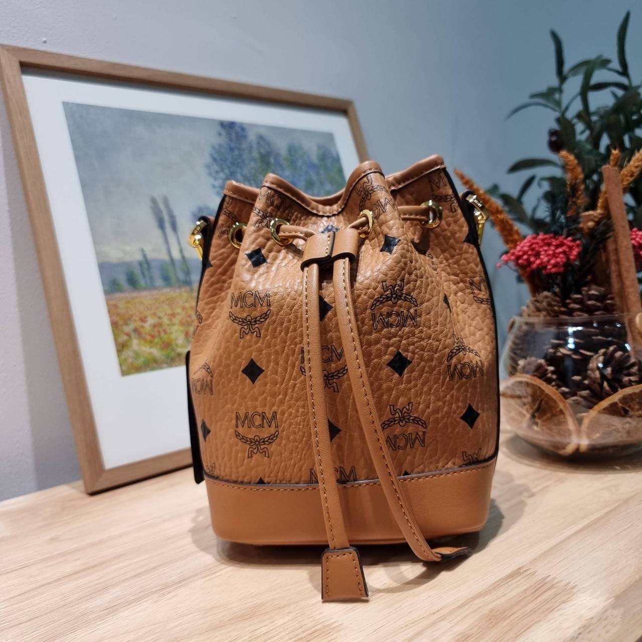 M.C.M MINI DESSAU DRAWSTRING BAG IN VISETOS กระเป๋าสะพายทรง bucket ไซส์ mini เกรดออริ สลับแท้ 1:1 ใช้งานต่างประเทศได้