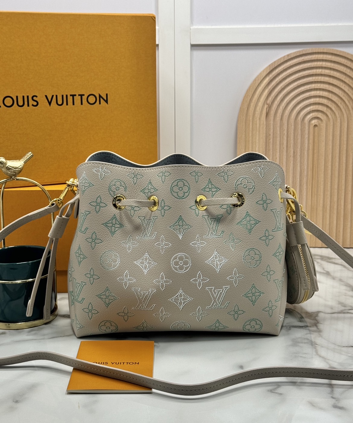 LV Bella Tote Flight Mode / LV Bucket Bag กระเป๋าทรงโท้ทดีไซน์พาเลตต์สีสุดชิค รุ่นใหม่สีสวยละมุนมาก ต้อนรับลมหนาว สวยงามลงตัวอย่างสง่างาม หรูหราที่สุด