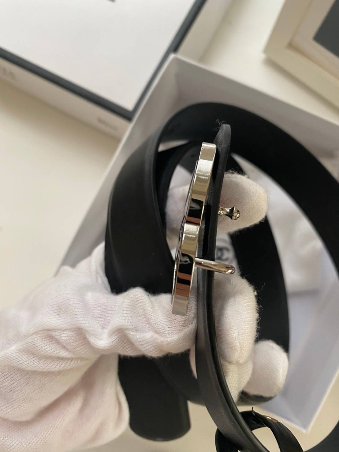 CHANEL BELT เข็มขัดสุดหรูสายหนังแท้ หรูหรา น้อยแต่มาก ภาพถ่ายจากงานขายจริง โลโก้ 3D metal เข้าได้กับทุกลุ๊คสไตล์การเเต่งตัว สวยหรูดูดีมีระดับ ไอเท็มนี้แนะนำเลยค่าา มาน้อยรีบๆ หน่อยน้าา