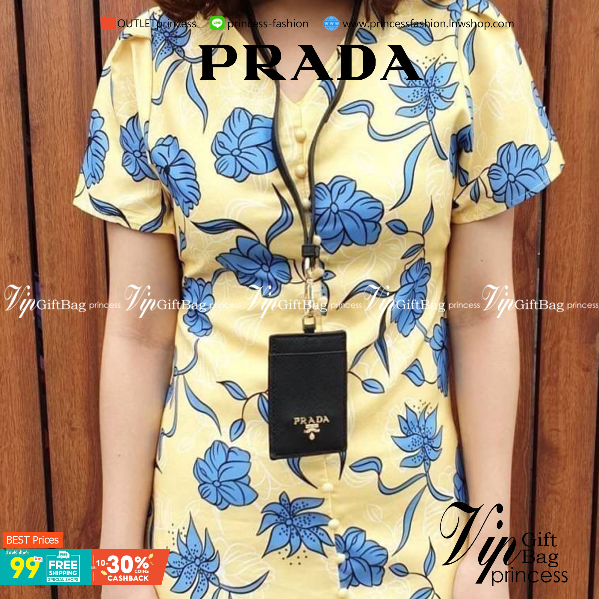 สิ้นสุดการรอคอย!! พร้อมส่งที่ไทยแล้วค่ะ สายคล้องบัตรสุดคลาสสิค จากงานพรีเมี่ยมกิ้ฟท์แบรนด์ดังอย่าง PRADA วัสดุหนังพรีเมี่ยม SAFFIANO อะไหล่ทอง ปั้มแบรนด์ ด้านหน้ามีช่องใส่บัตร1ใบ ประกับโลโก้PRADA และด้านหลังใส่บัตรได้อีกหนึ่งใบ(แบบใส) สำหรับโชว์บัตร ไอเท็