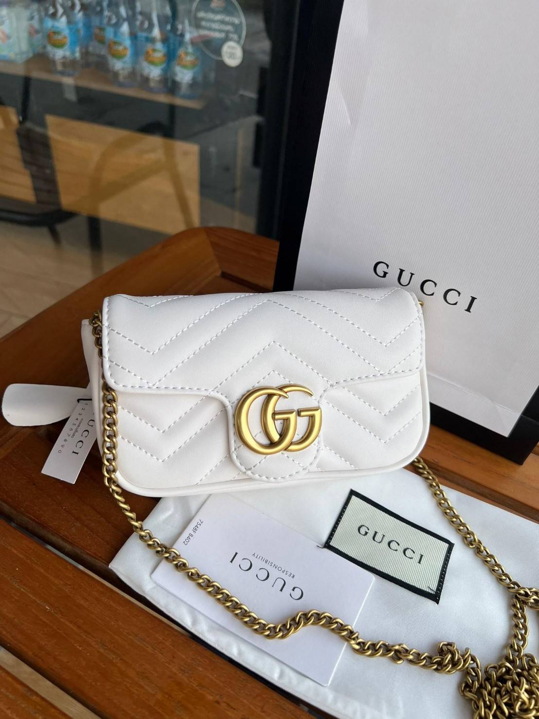 Gucci Marmont Super mini Premiumgift กระเป๋าสะพายข้างใบเล็ก น้องมินิ น่ารั๊กมุ้งมิ้ง วัสดุหนังเชฟรอน สายสะพายแบบโซ่ อะไหล่ทองหรูหรา ด้านหน้าประดับโลโก้แบรนด์หรู ทนทาน แข็งแรง น้ำหนักเบา ใส่ตังค์ใส่โทรศัพท์ Iphone+ ได้ น่ารักมุ้งมิ้ง ไม่ควรพลาดเลยค่า