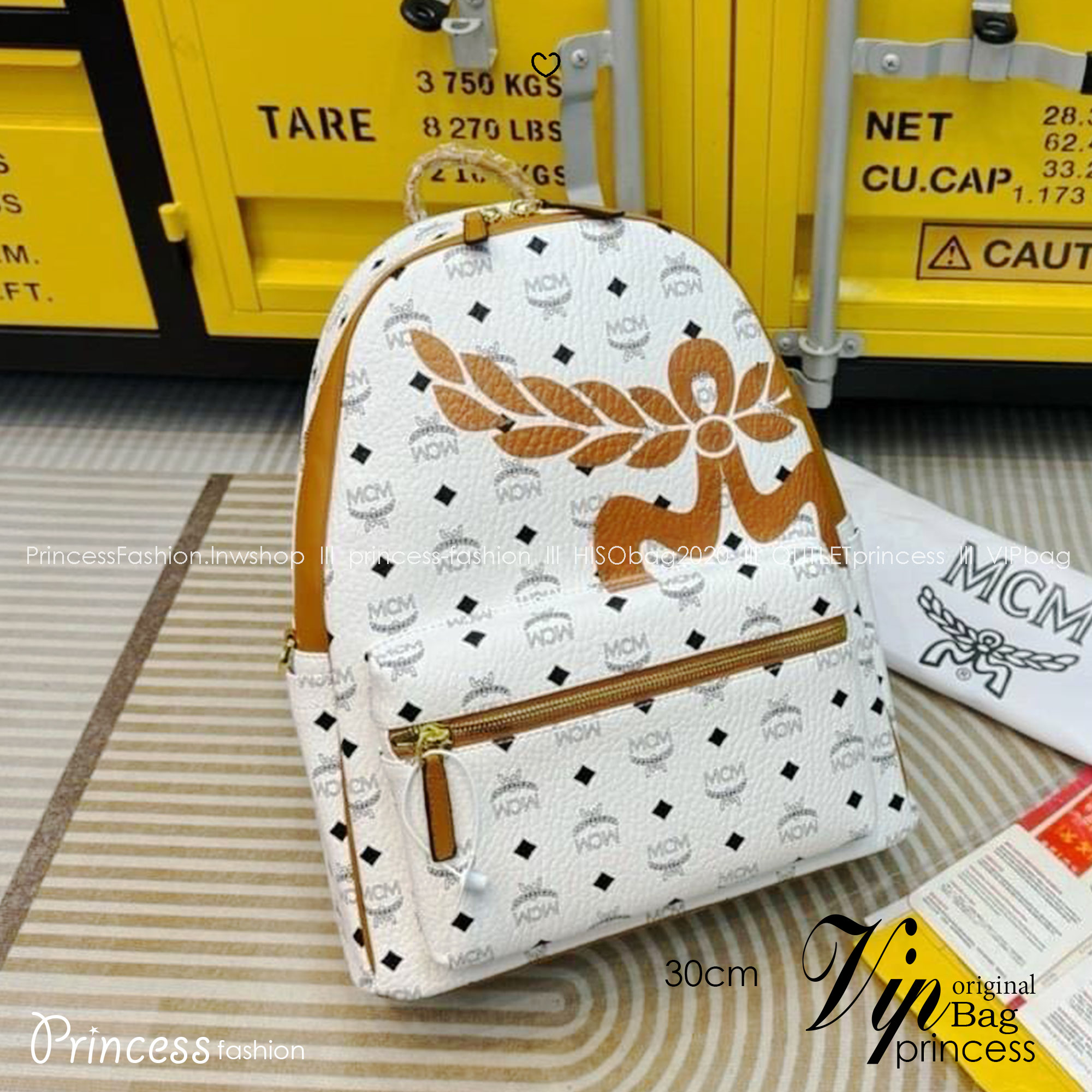 ORI | M.C.M Stark Visetos Canvas Backpack White กระเป๋าเป้คอลใหม่ ดีไซน์โลโก้ด้านหน้าสวยหรูโดดเด่น Best seller Unisex ของงานเป้จริงๆ ใช้ได้ทั้งหนุ่มๆและสาวๆ