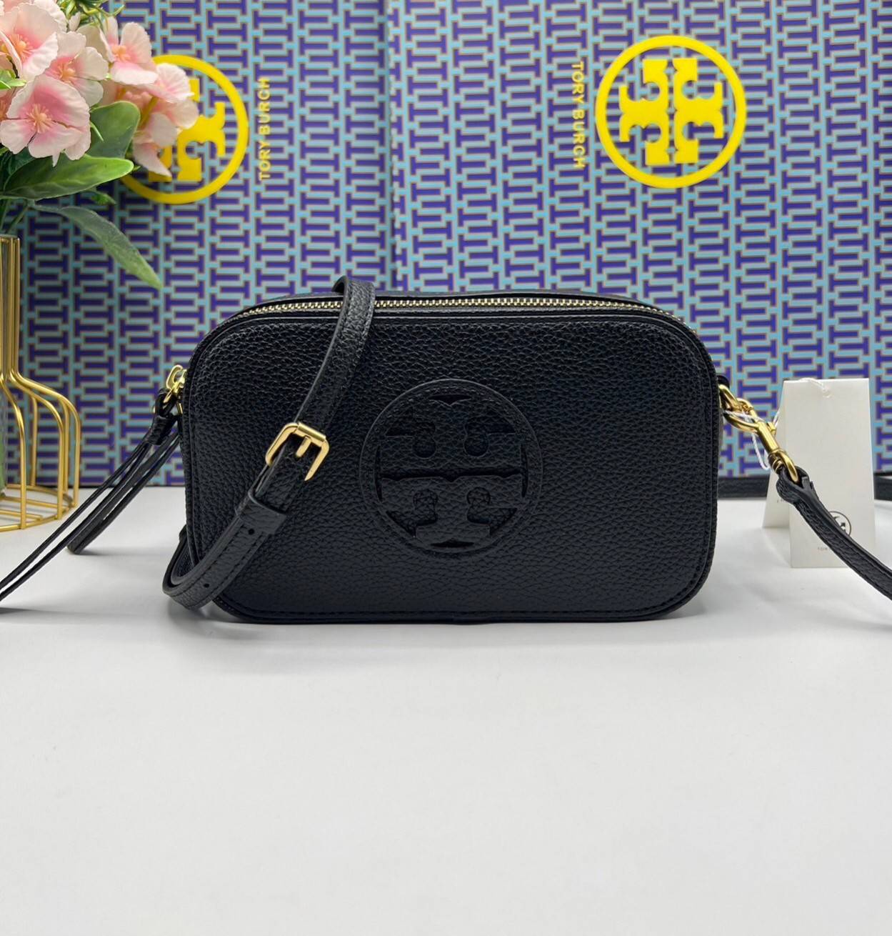 TORY BURCH Miller Mini Crossbody Bag / TORY CAMERA BAG / TORY BAG พร้อมส่ง 5 สี กระเป๋าสะพายใบเล็กมินิมอลในรูปทรงใหม่ที่คล่องตัว