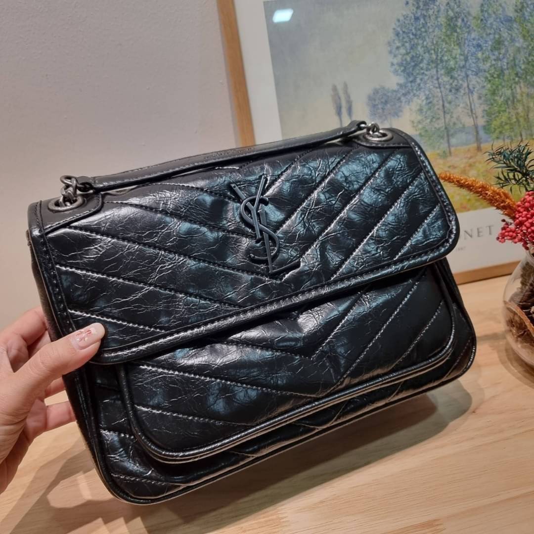 YSL niki baby chain bag in crinkled vintage leather / Yves Saint laurent shoulder bag กระเป๋าสะพายทรงคลาสสิค สุดฮอต ที่ใครๆก็ต้องมีใช้ ดีไซน์เรียบหรู วัสดุหนังลายวินเทจสัมผัสดี